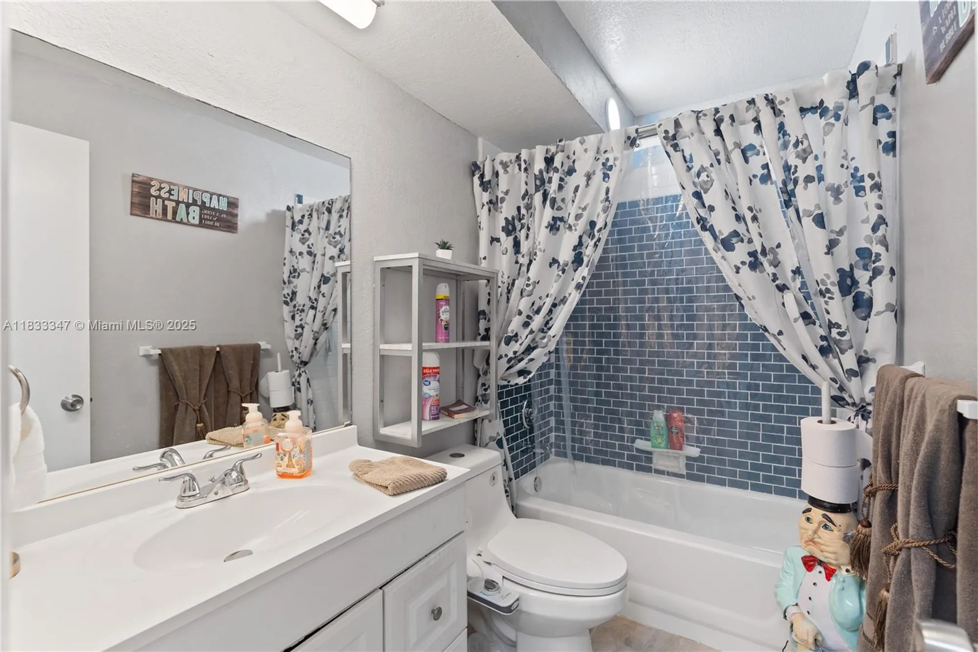 Property Slideshow image 16 of 28 | 8150 w mcnab rd apt 104, Tamarac, FL, 33321