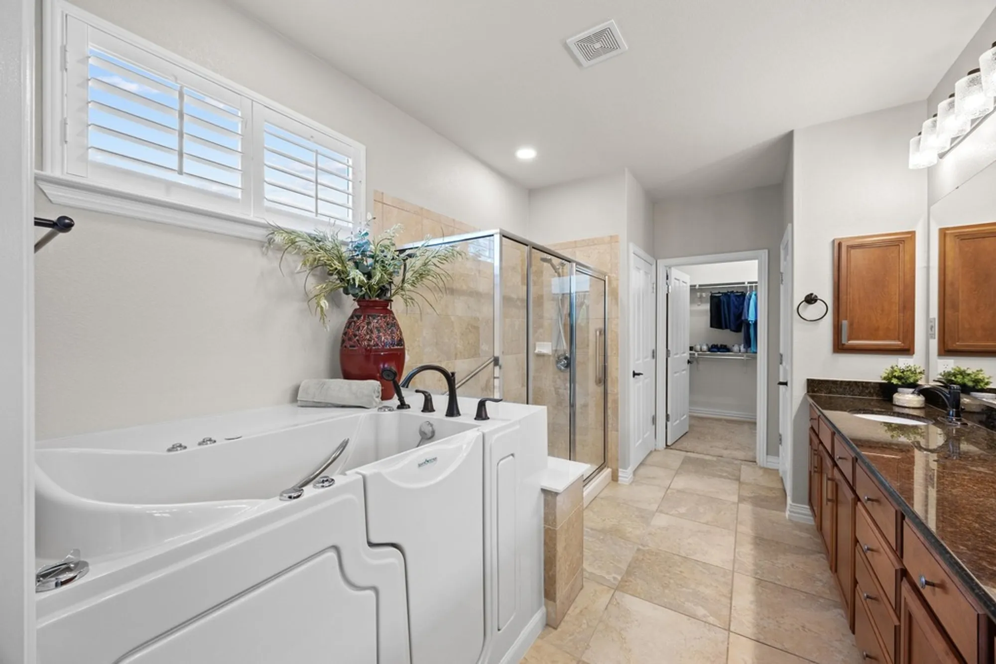 Property Slideshow image 12 of 36 | 310 pipe creek ln, Georgetown, TX, 78633