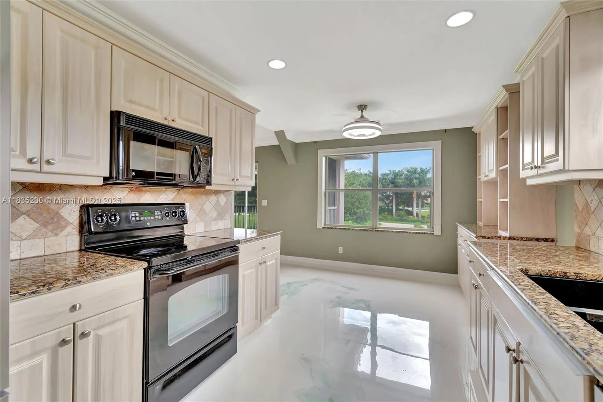 Property Slideshow image 35 of 82 | 8018 aberdeen dr 202, Boynton Beach, FL, 33472