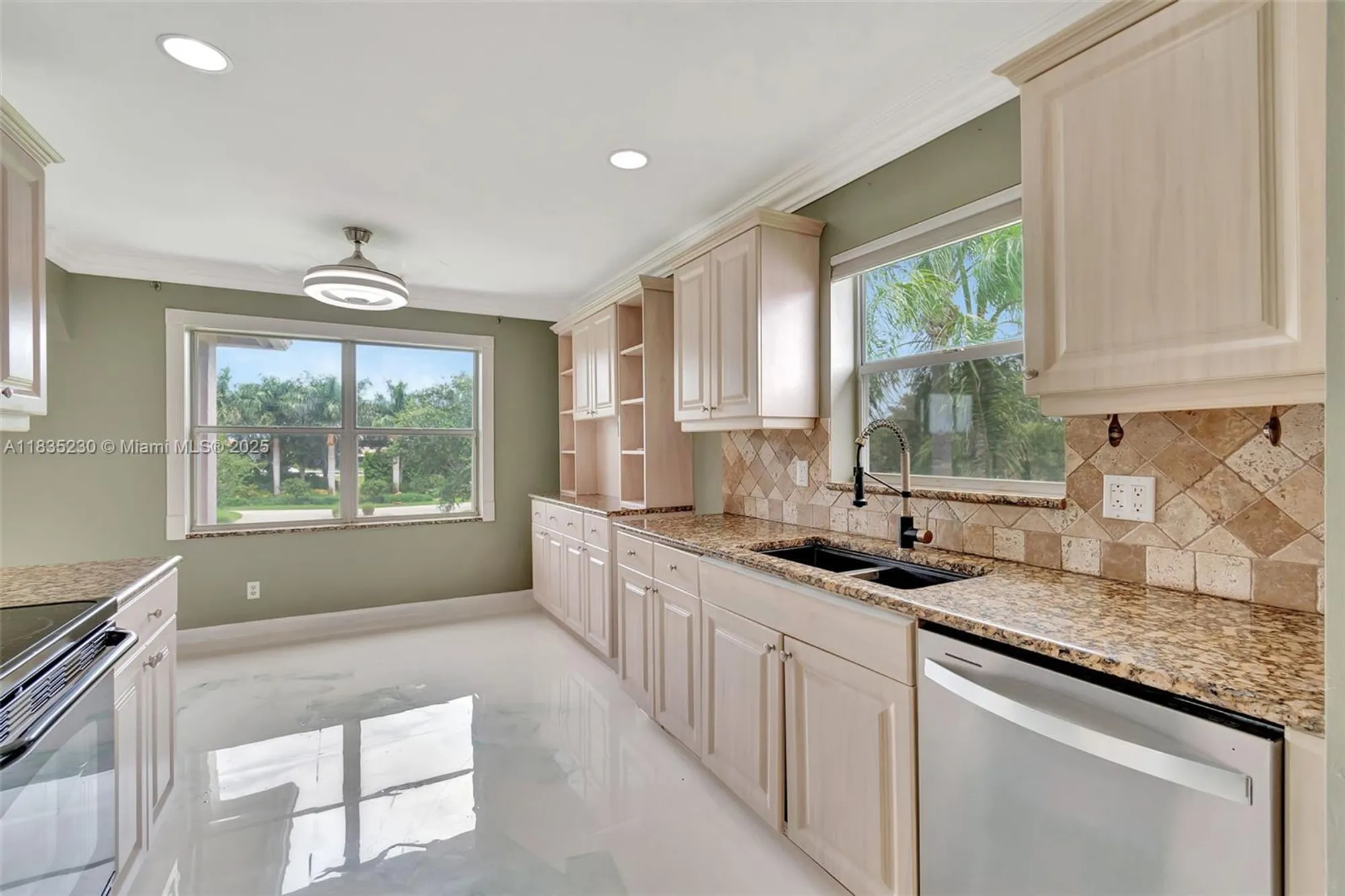 Property Slideshow image 36 of 82 | 8018 aberdeen dr 202, Boynton Beach, FL, 33472