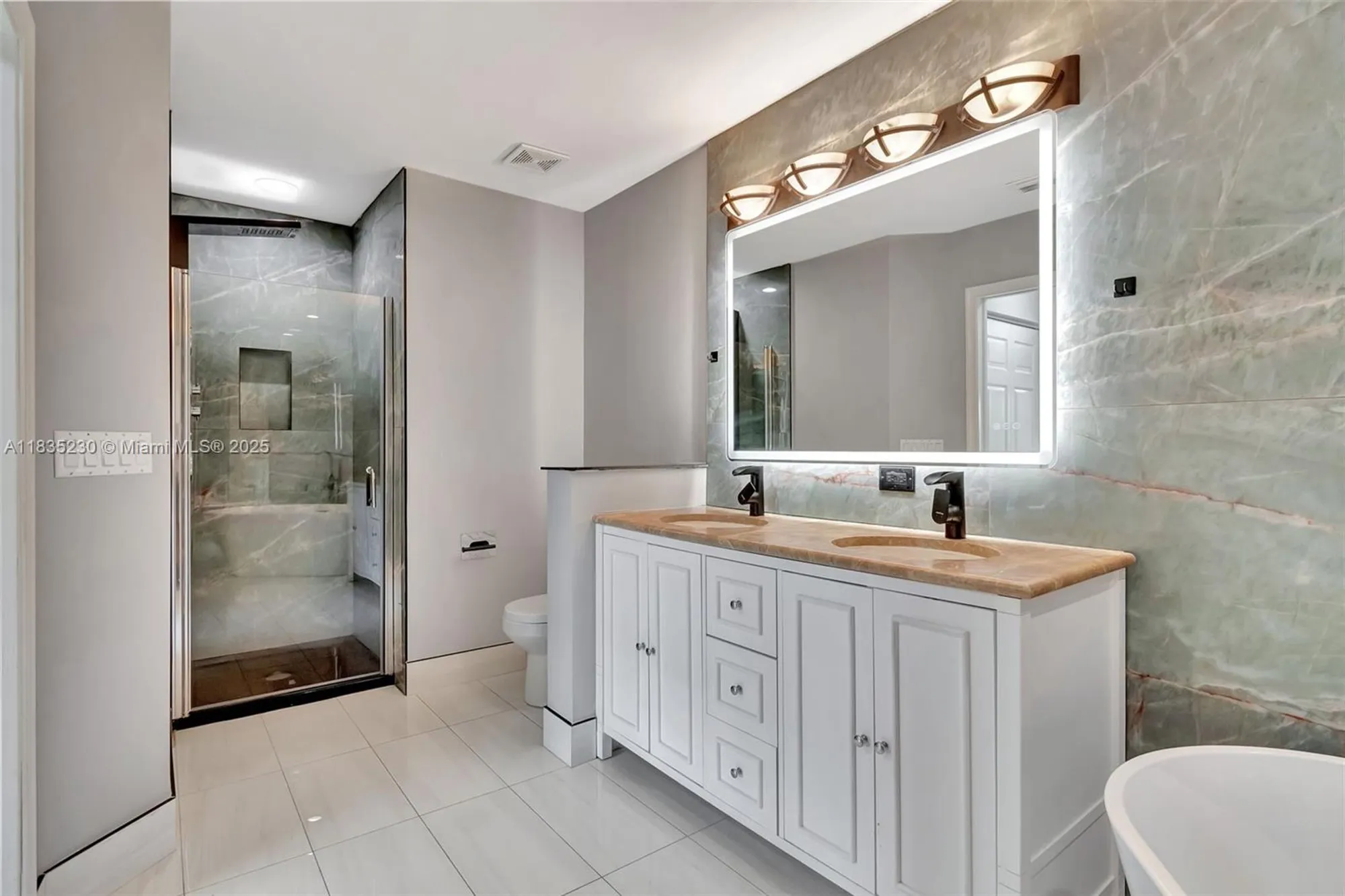 Property Slideshow image 8 of 82 | 8018 aberdeen dr 202, Boynton Beach, FL, 33472