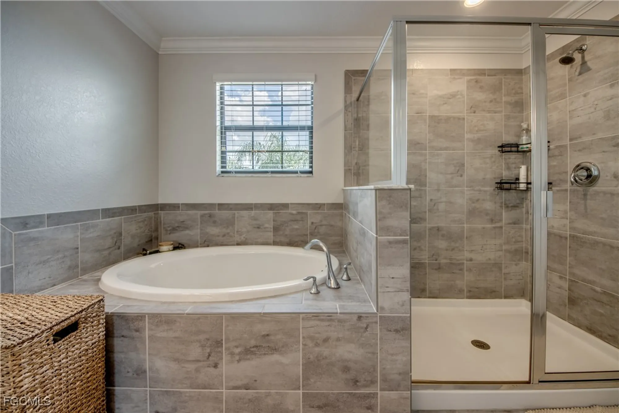 Property Slideshow image 22 of 48 | 11592 shady blossom dr, Fort Myers, FL, 33913