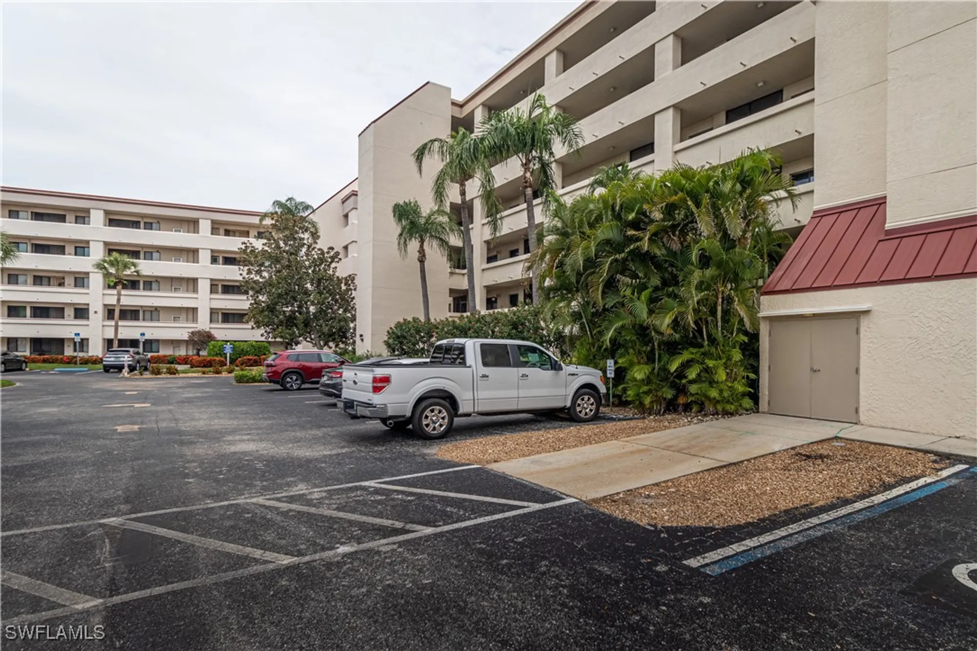 Property Slideshow image 11 of 34 | 7406 lake breeze dr 312, Fort Myers, FL, 33907