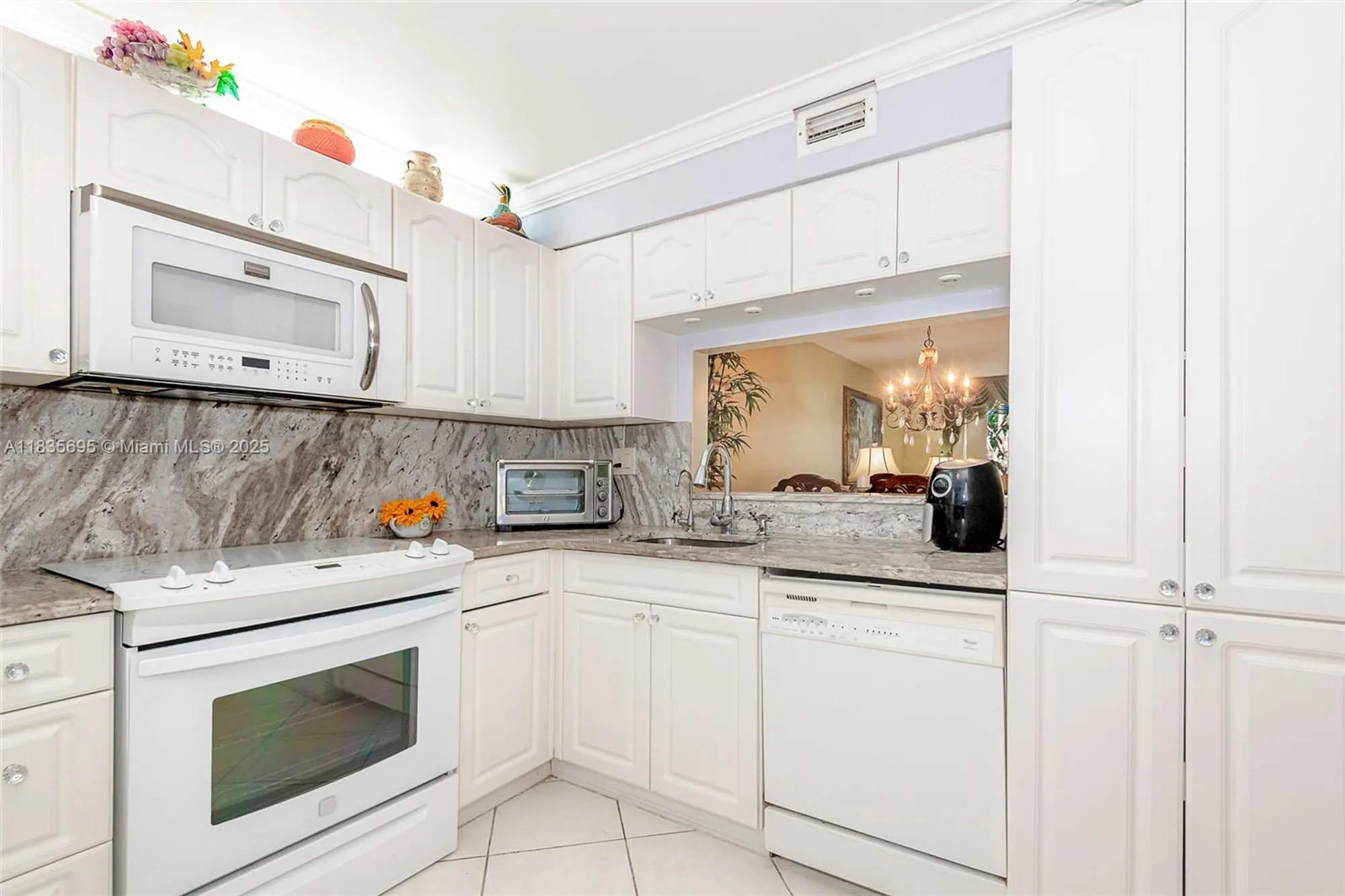 Property Slideshow image 14 of 26 | 901 colony point cir 107, Pembroke Pines, FL, 33026