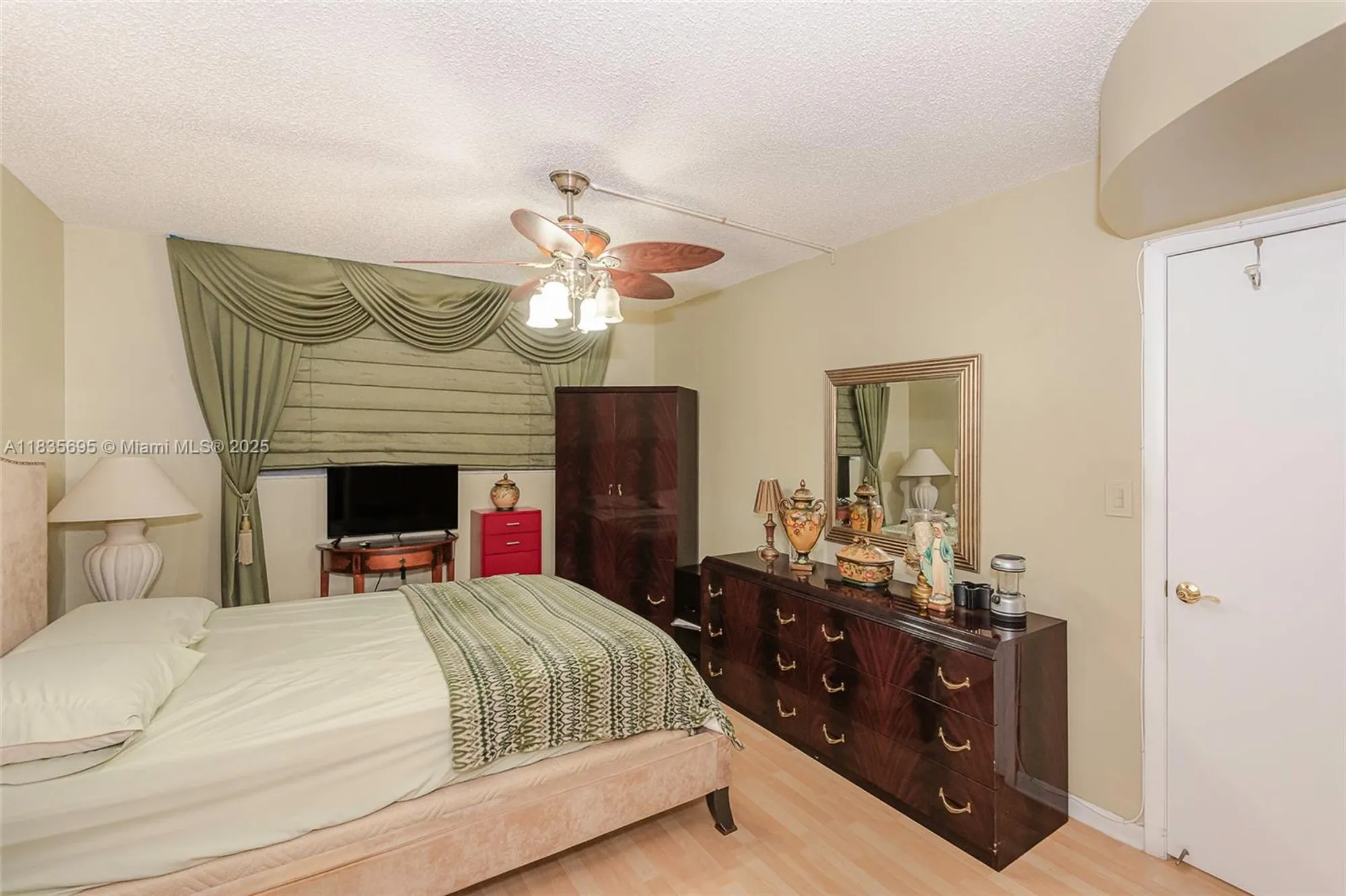 Property Slideshow image 17 of 26 | 901 colony point cir 107, Pembroke Pines, FL, 33026