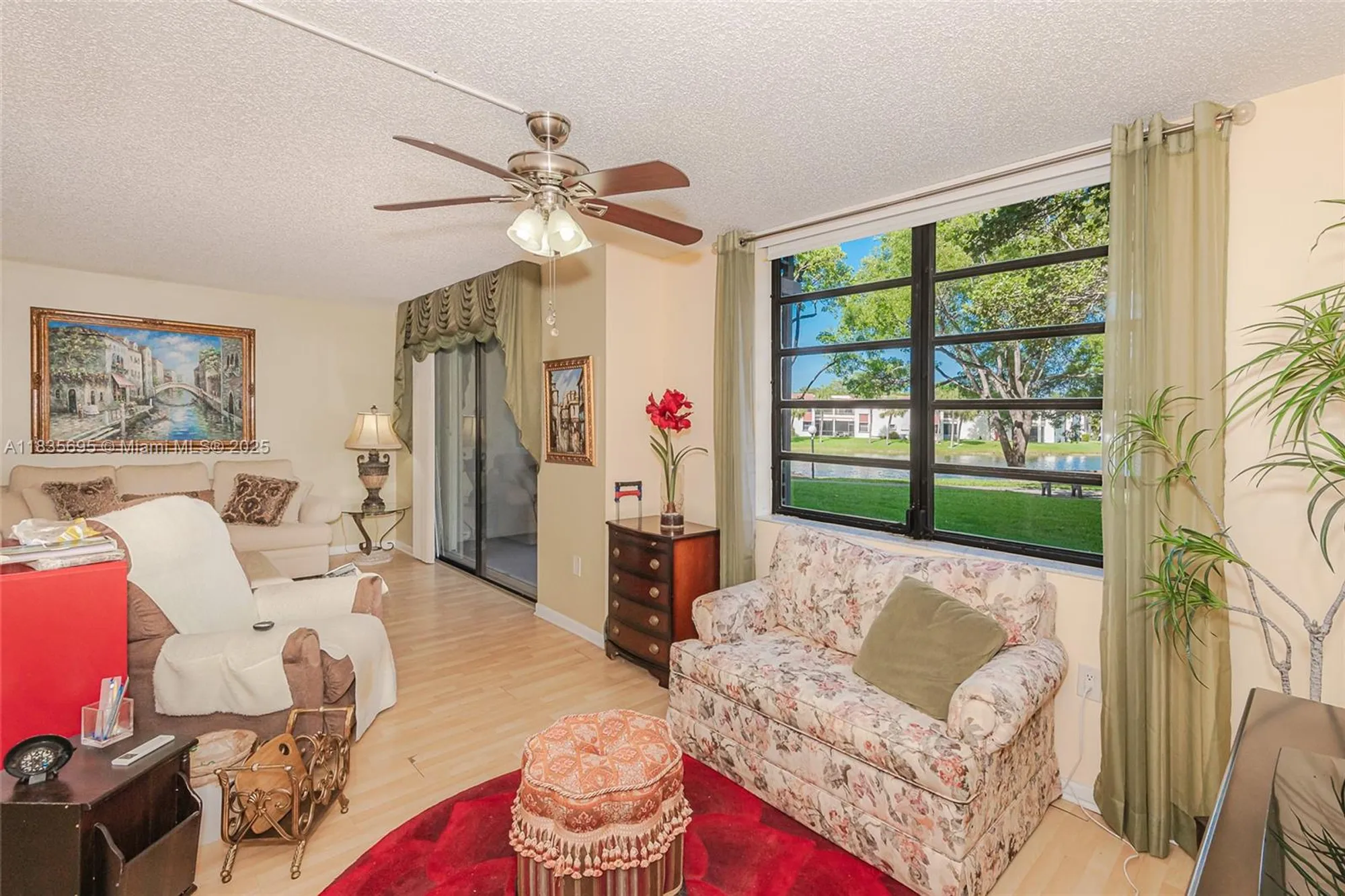 Property Slideshow image 4 of 26 | 901 colony point cir 107, Pembroke Pines, FL, 33026