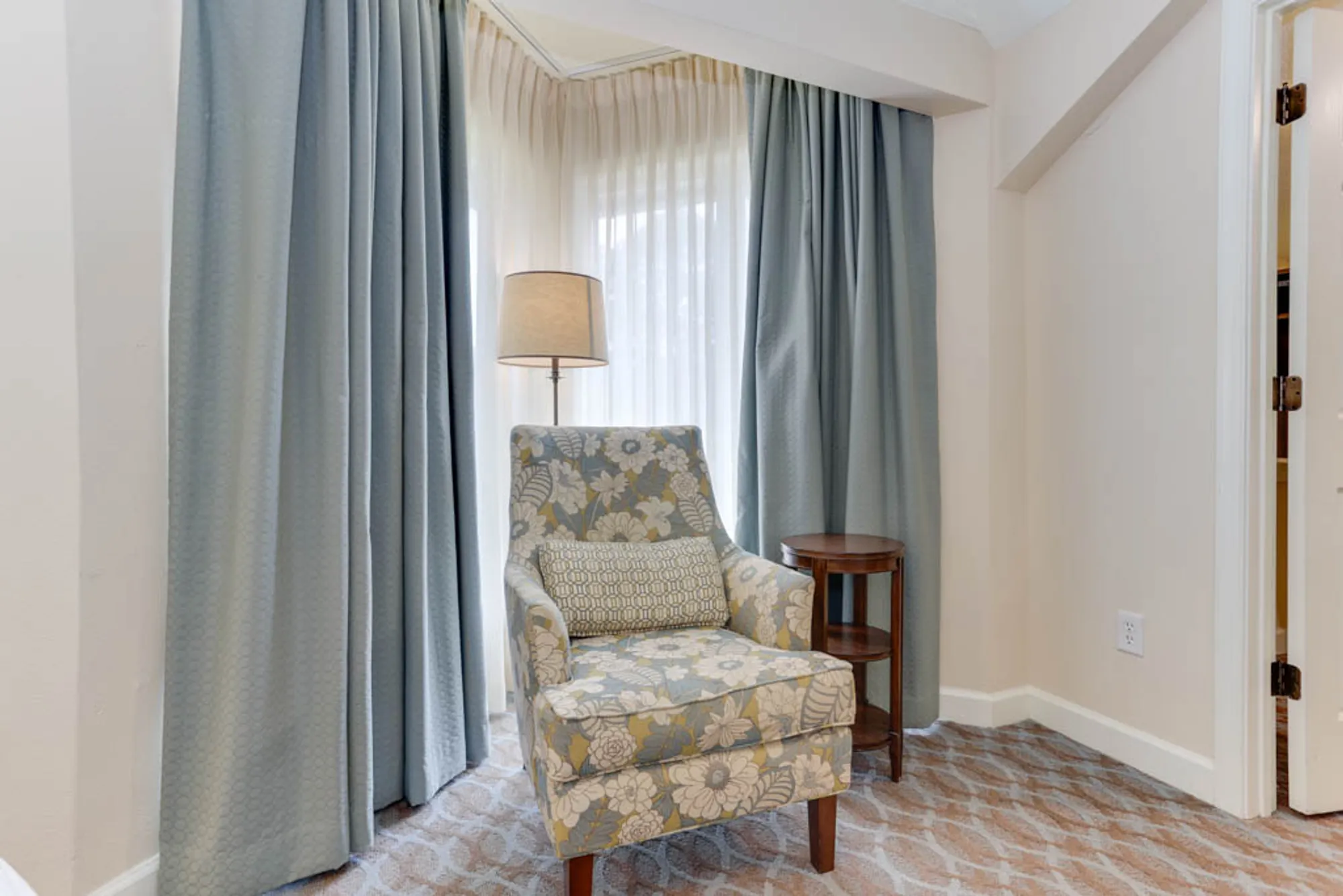 Property Slideshow image 17 of 28 | 215 padgetts ordinary, Williamsburg, VA, 23185