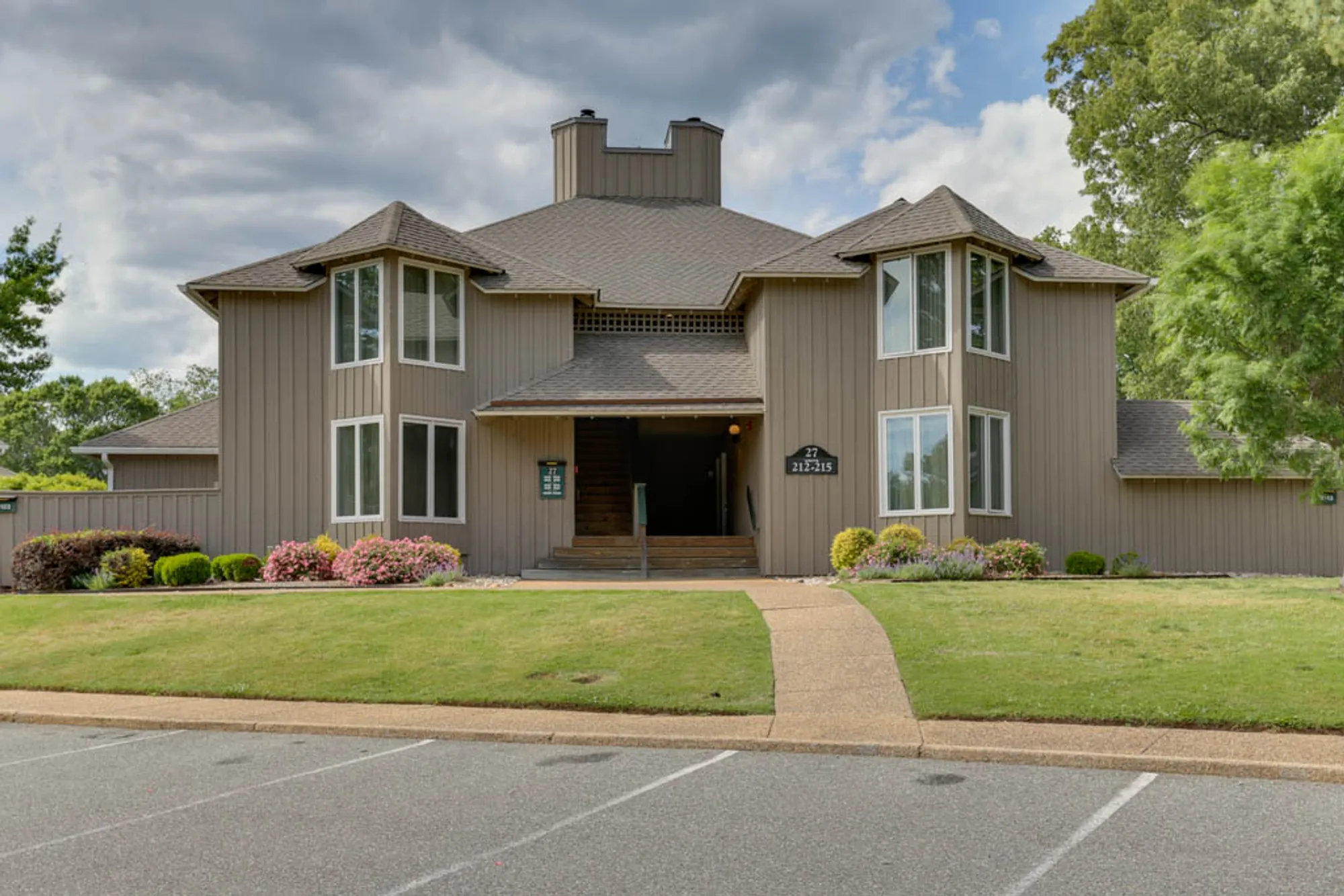 Property Slideshow image 1 of 28 | 215 padgetts ordinary, Williamsburg, VA, 23185