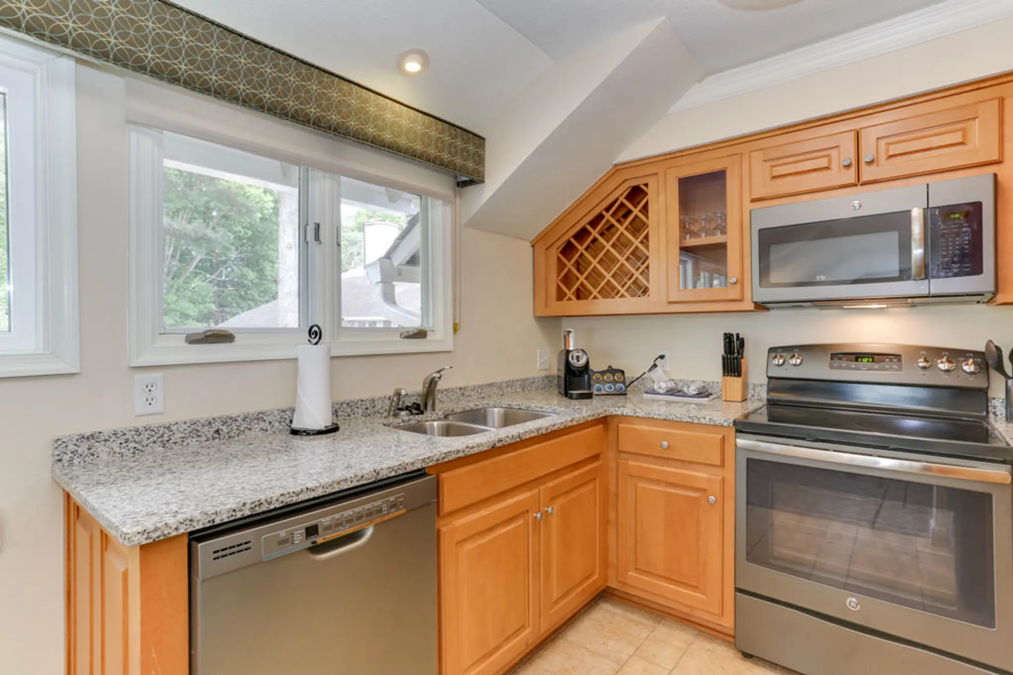 Property Slideshow image 13 of 28 | 215 padgetts ordinary, Williamsburg, VA, 23185