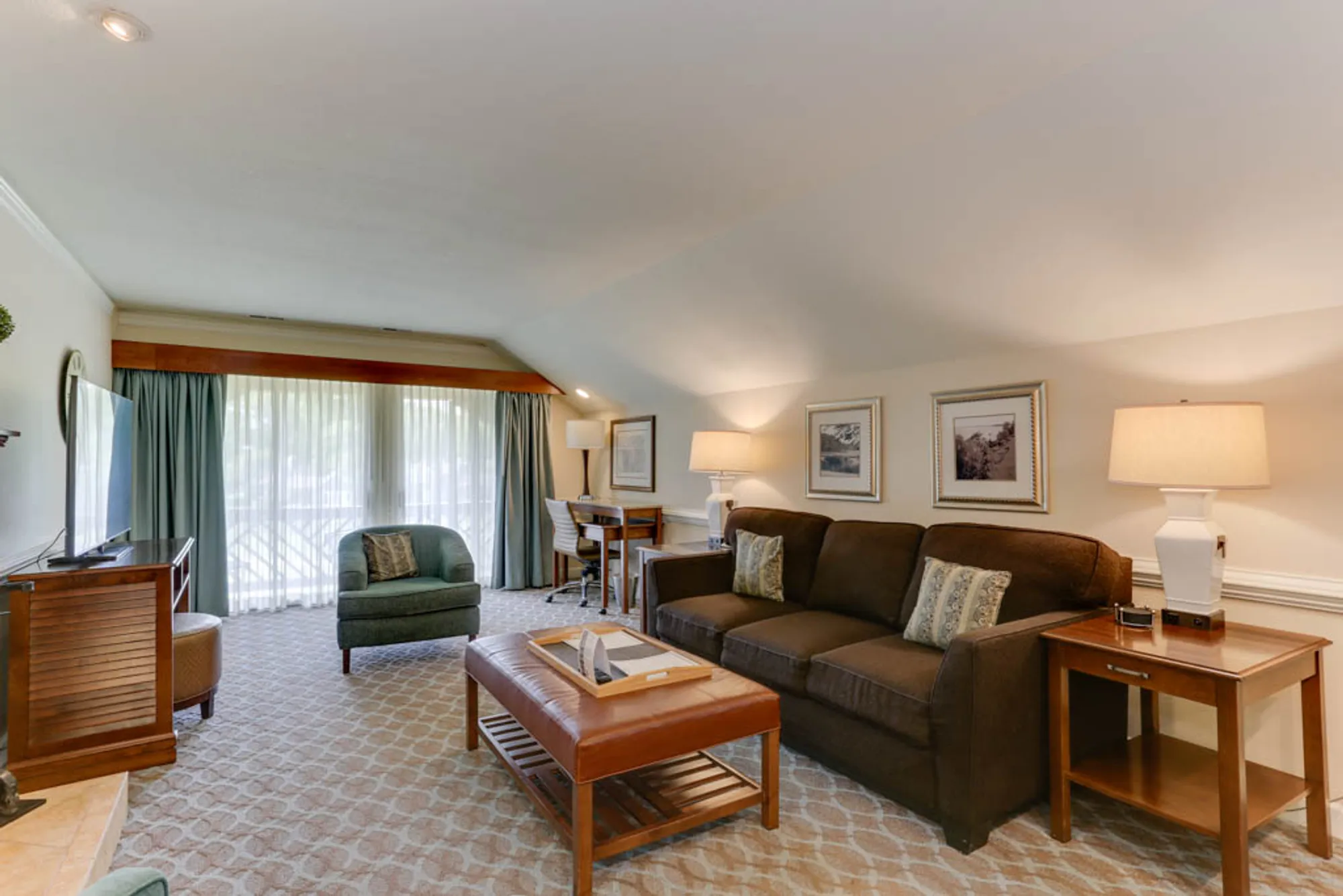 Property Slideshow image 6 of 28 | 215 padgetts ordinary, Williamsburg, VA, 23185