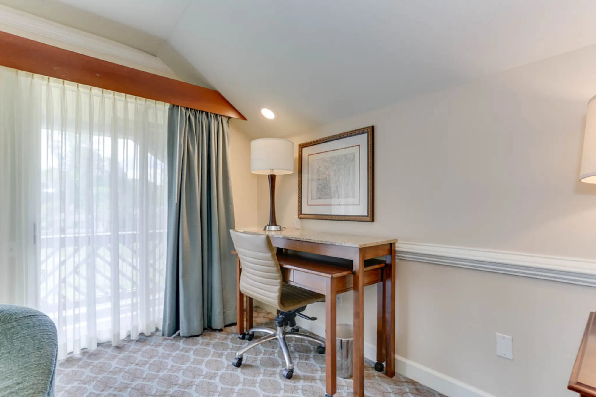 Property Slideshow image 9 of 28 | 215 padgetts ordinary, Williamsburg, VA, 23185