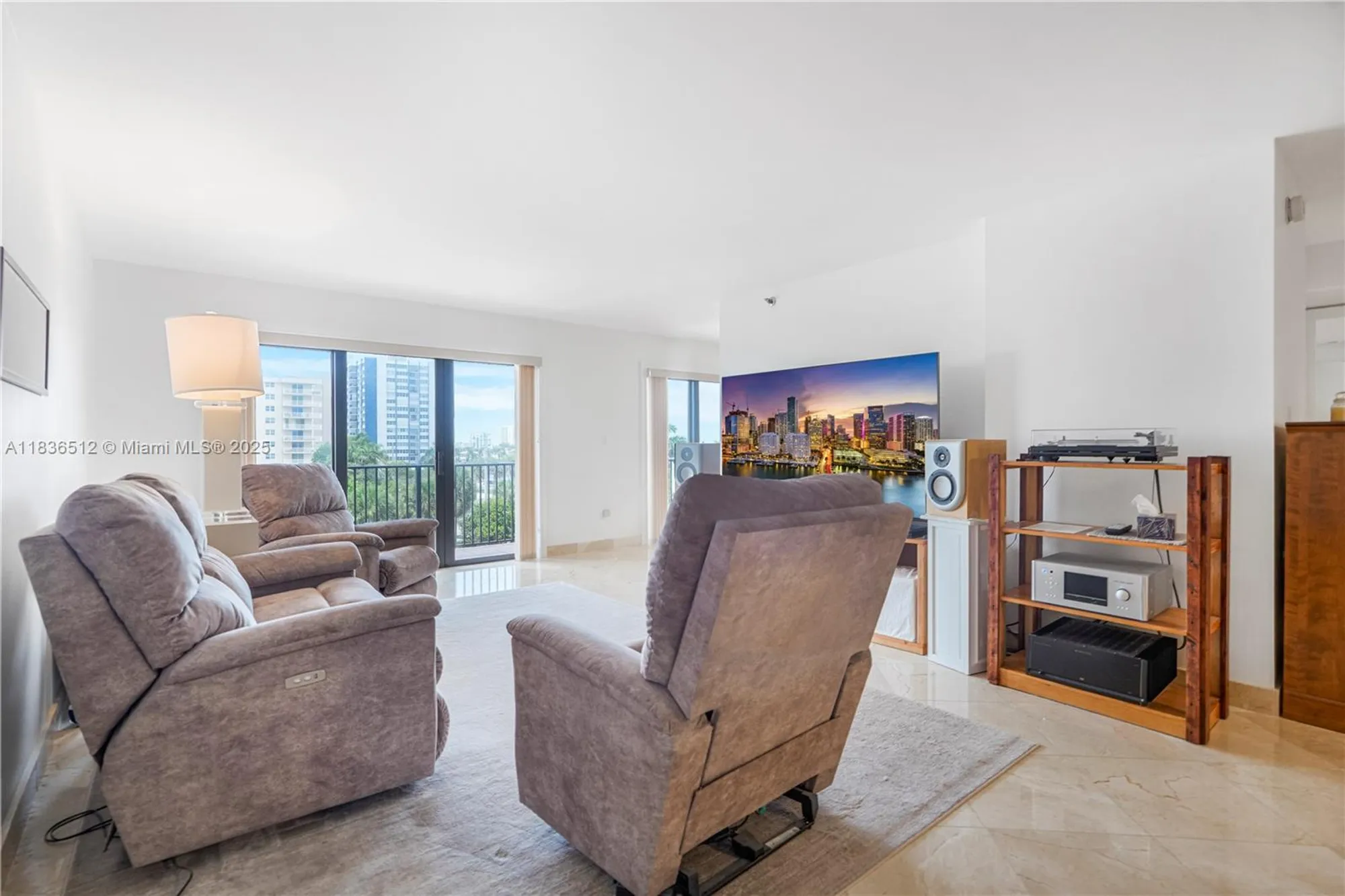 Property Slideshow image 10 of 44 | 1201 s ocean dr 410s, Hollywood, FL, 33019