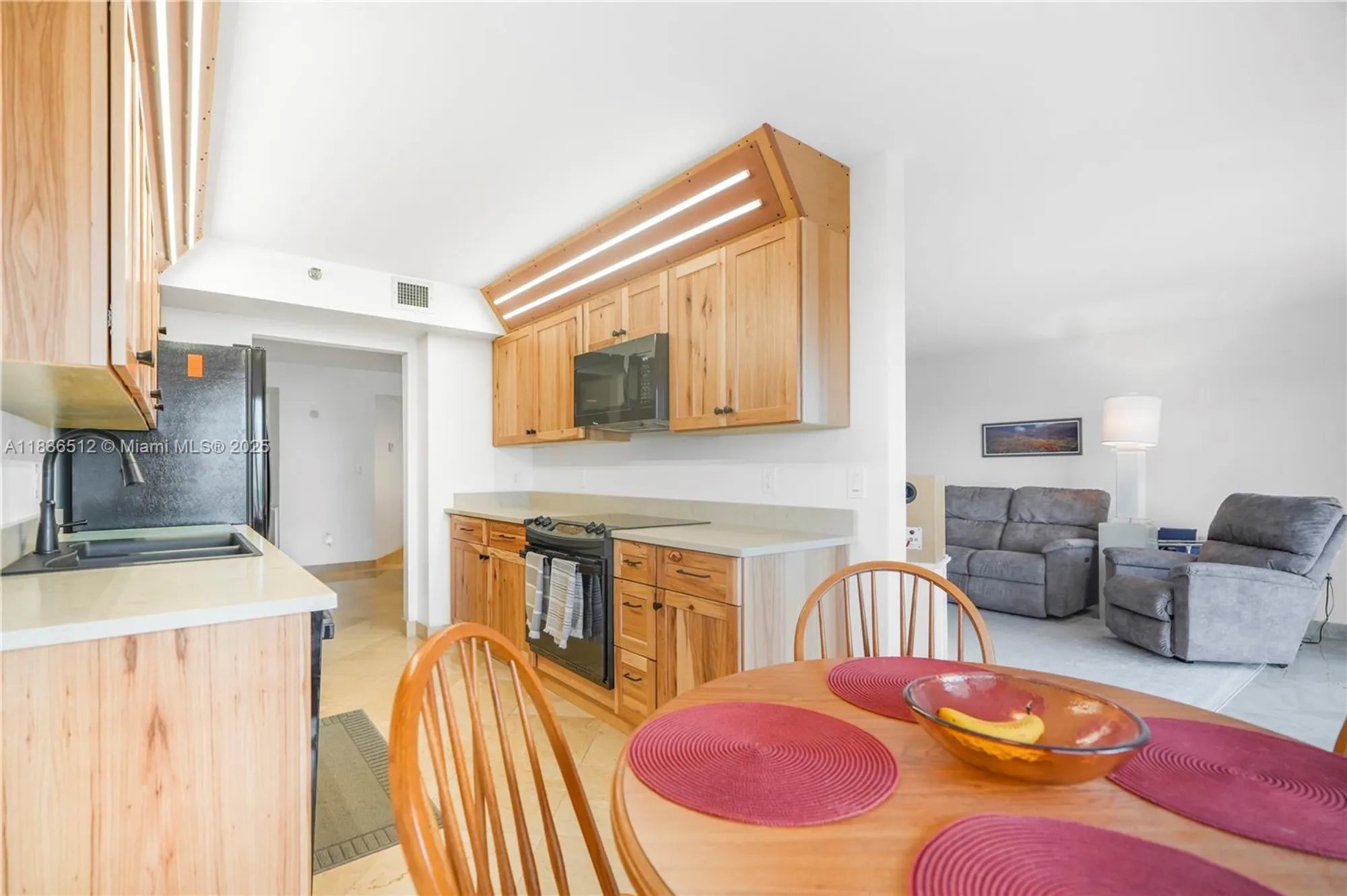 Property Slideshow image 13 of 44 | 1201 s ocean dr 410s, Hollywood, FL, 33019