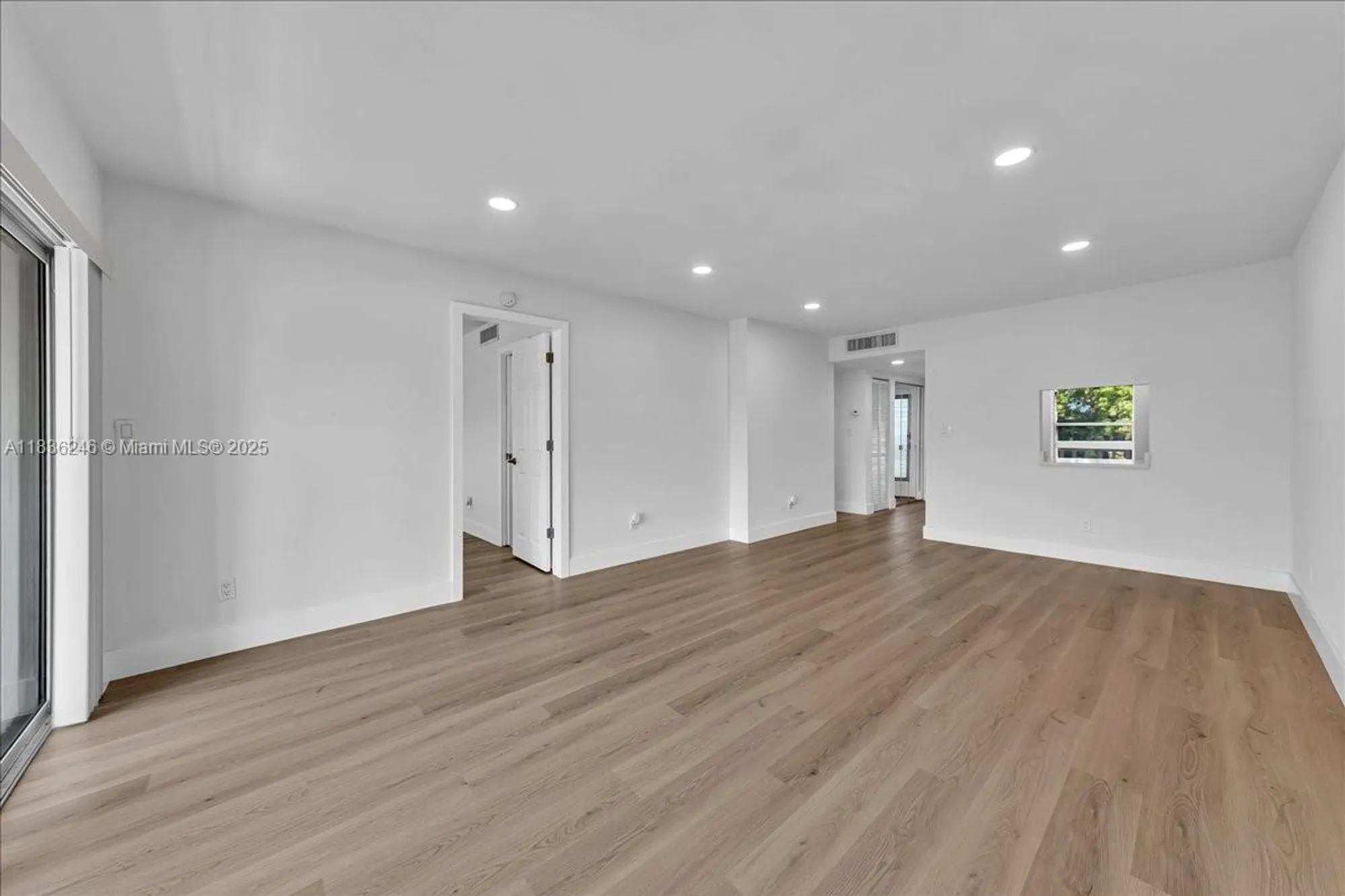 Property Slideshow image 12 of 32 | 6000 nw 64th ave 303, Tamarac, FL, 33319