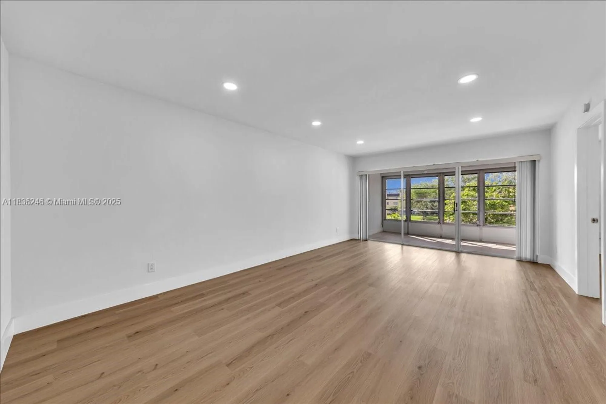 Property Slideshow image 13 of 32 | 6000 nw 64th ave 303, Tamarac, FL, 33319