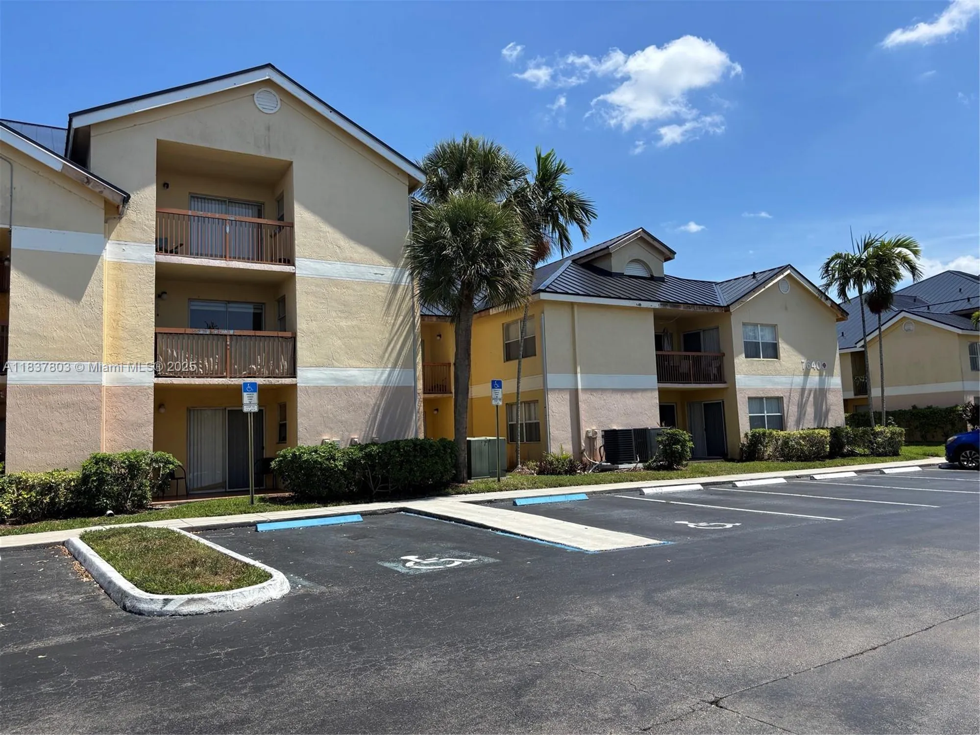 Property Slideshow image 1 of 8 | 7640 westwood dr apt 406, Tamarac, FL, 33321
