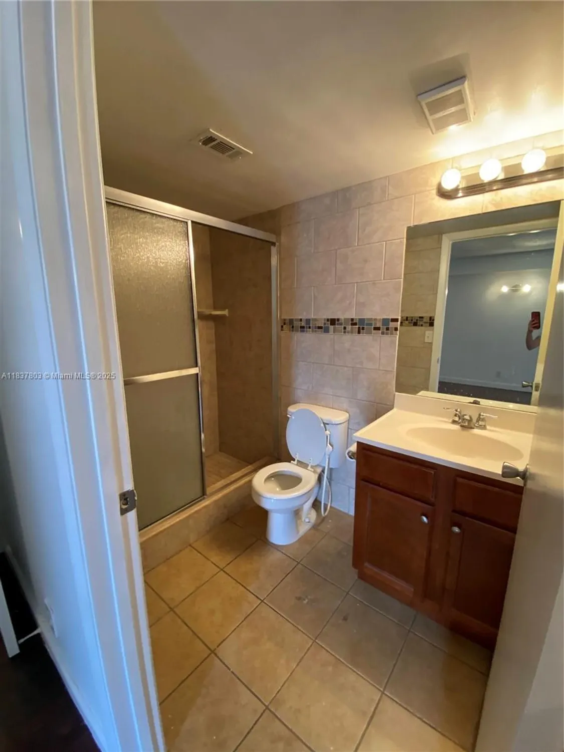 Property Slideshow image 4 of 8 | 7640 westwood dr apt 406, Tamarac, FL, 33321