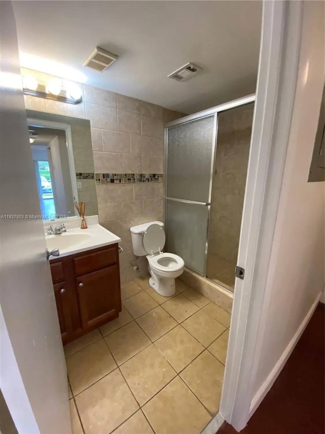 Property Slideshow image 6 of 8 | 7640 westwood dr apt 406, Tamarac, FL, 33321