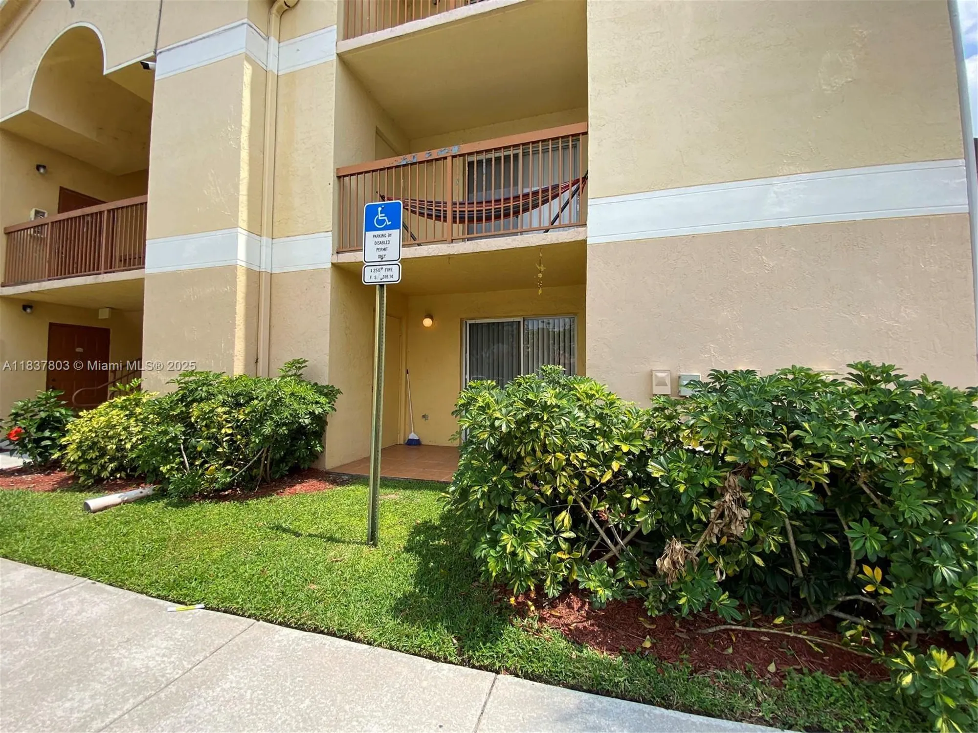 Property Slideshow image 8 of 8 | 7640 westwood dr apt 406, Tamarac, FL, 33321