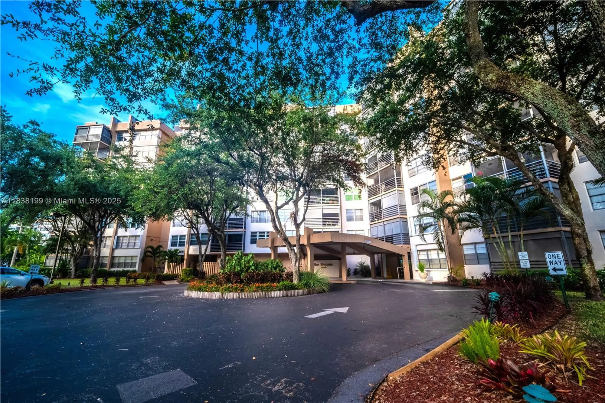 Property Slideshow image 17 of 31 | 1300 saint charles pl 613, Pembroke Pines, FL, 33026