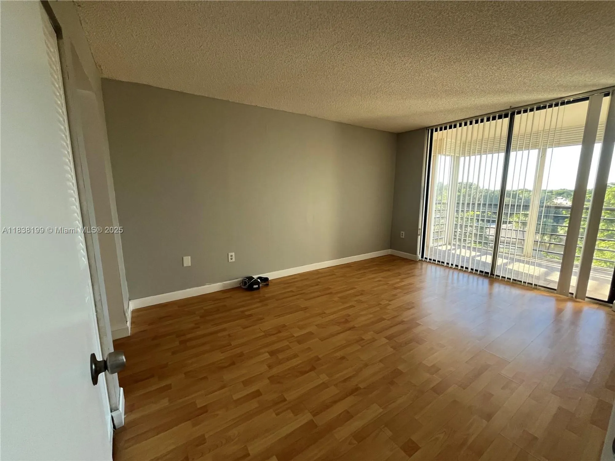 Property Slideshow image 6 of 31 | 1300 saint charles pl 613, Pembroke Pines, FL, 33026