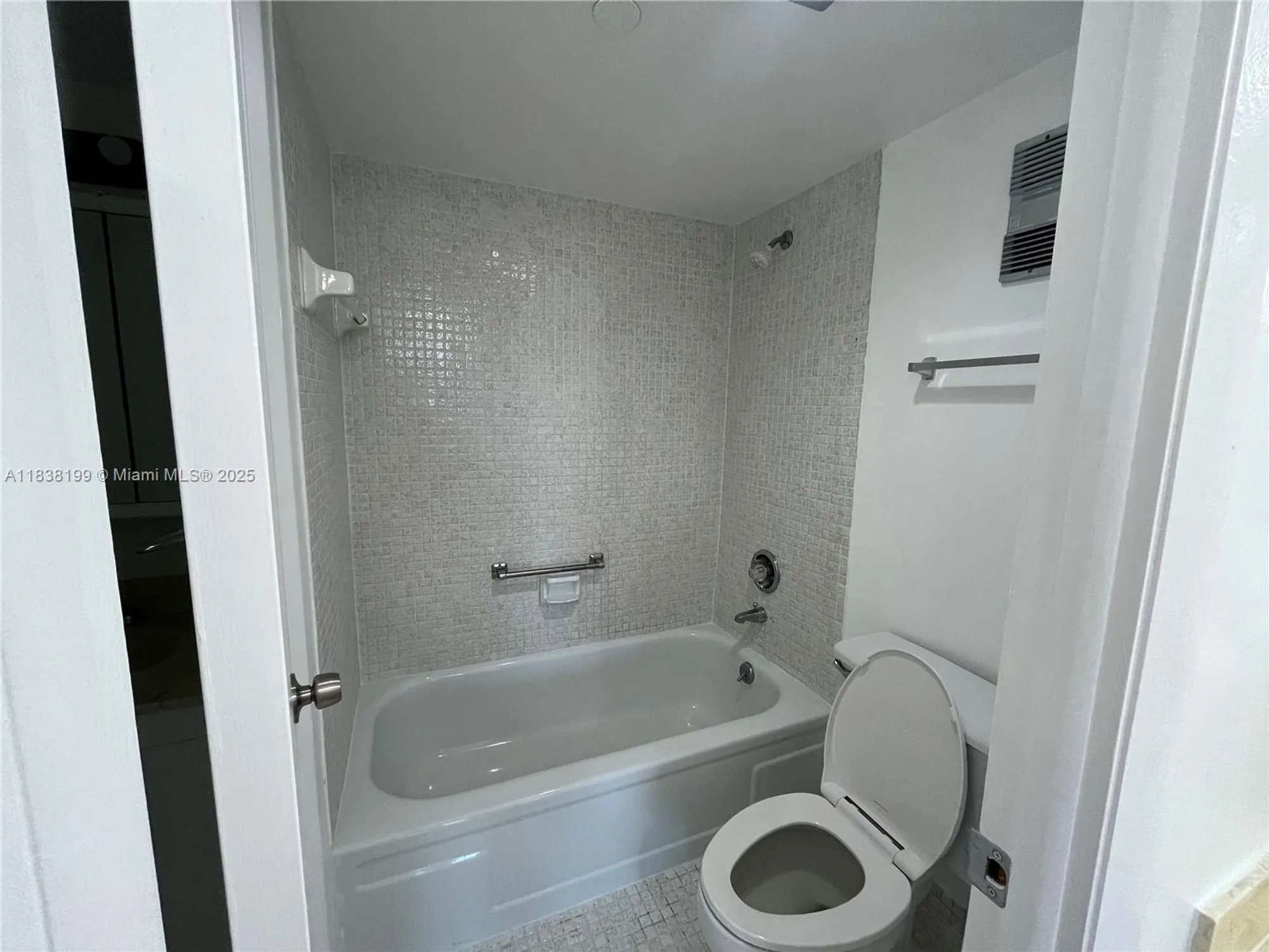 Property Slideshow image 9 of 31 | 1300 saint charles pl 613, Pembroke Pines, FL, 33026