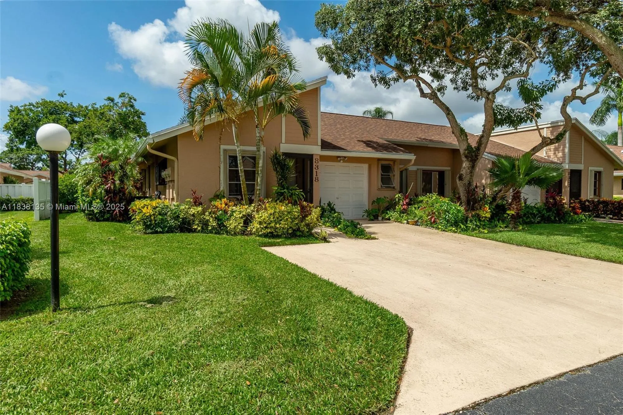 Property Slideshow image 3 of 24 | 8318 springtree rd, Boca Raton, FL, 33496