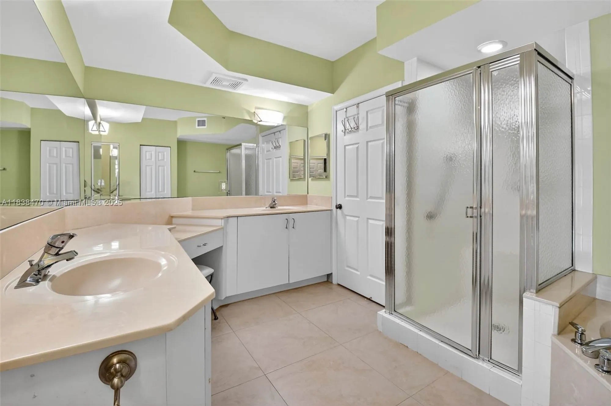 Property Slideshow image 12 of 61 | 5938 crystal shores dr 103, Boynton Beach, FL, 33437