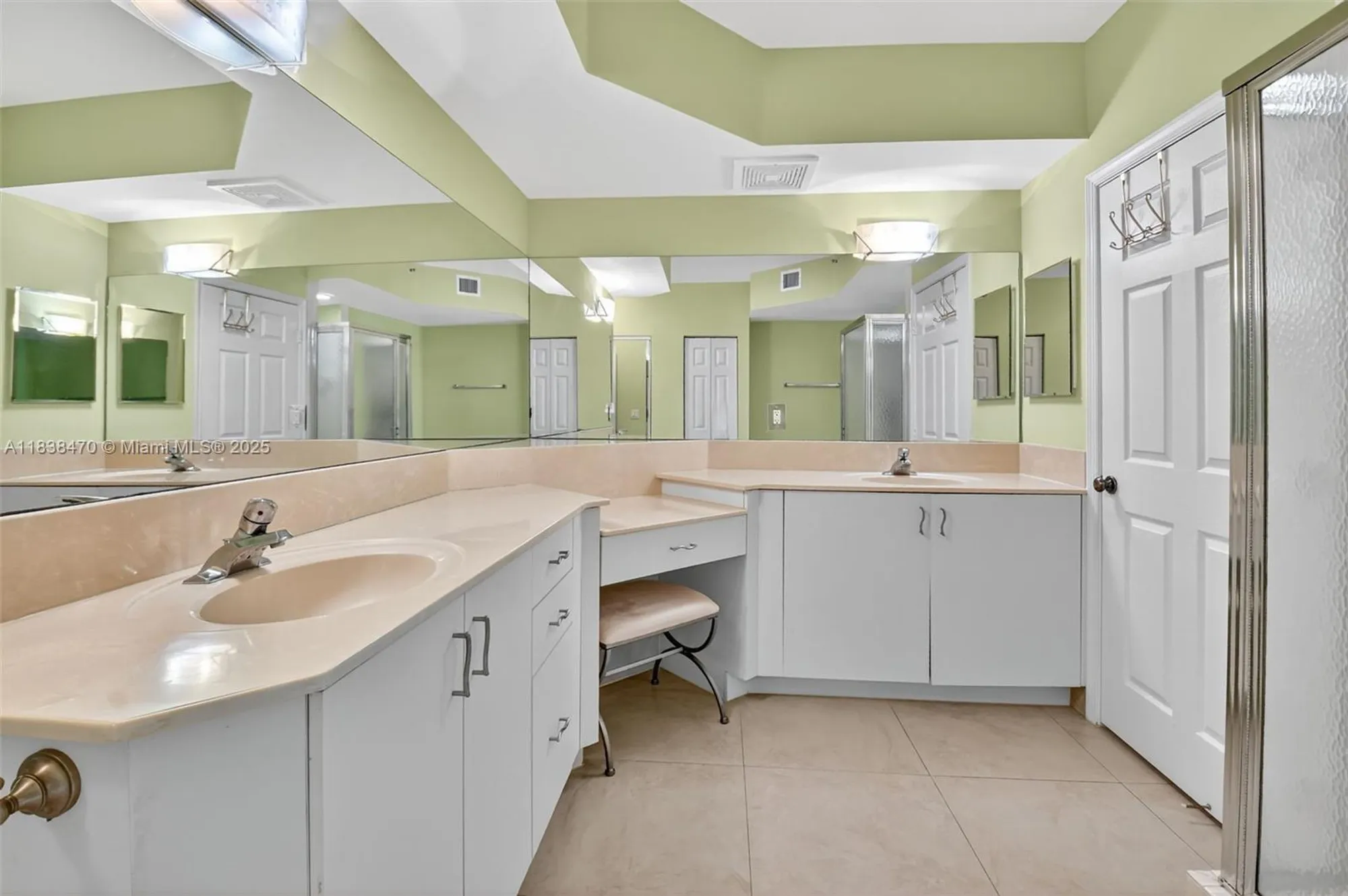 Property Slideshow image 13 of 61 | 5938 crystal shores dr 103, Boynton Beach, FL, 33437