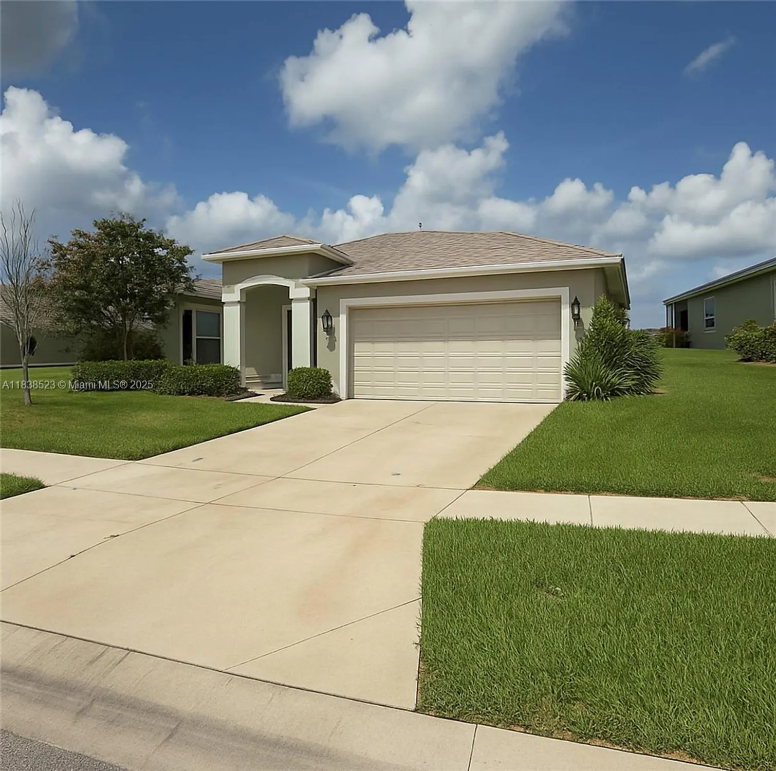 Property Slideshow image 2 of 40 | 4546 shenandoah river trl, Leesburg, FL, 34748