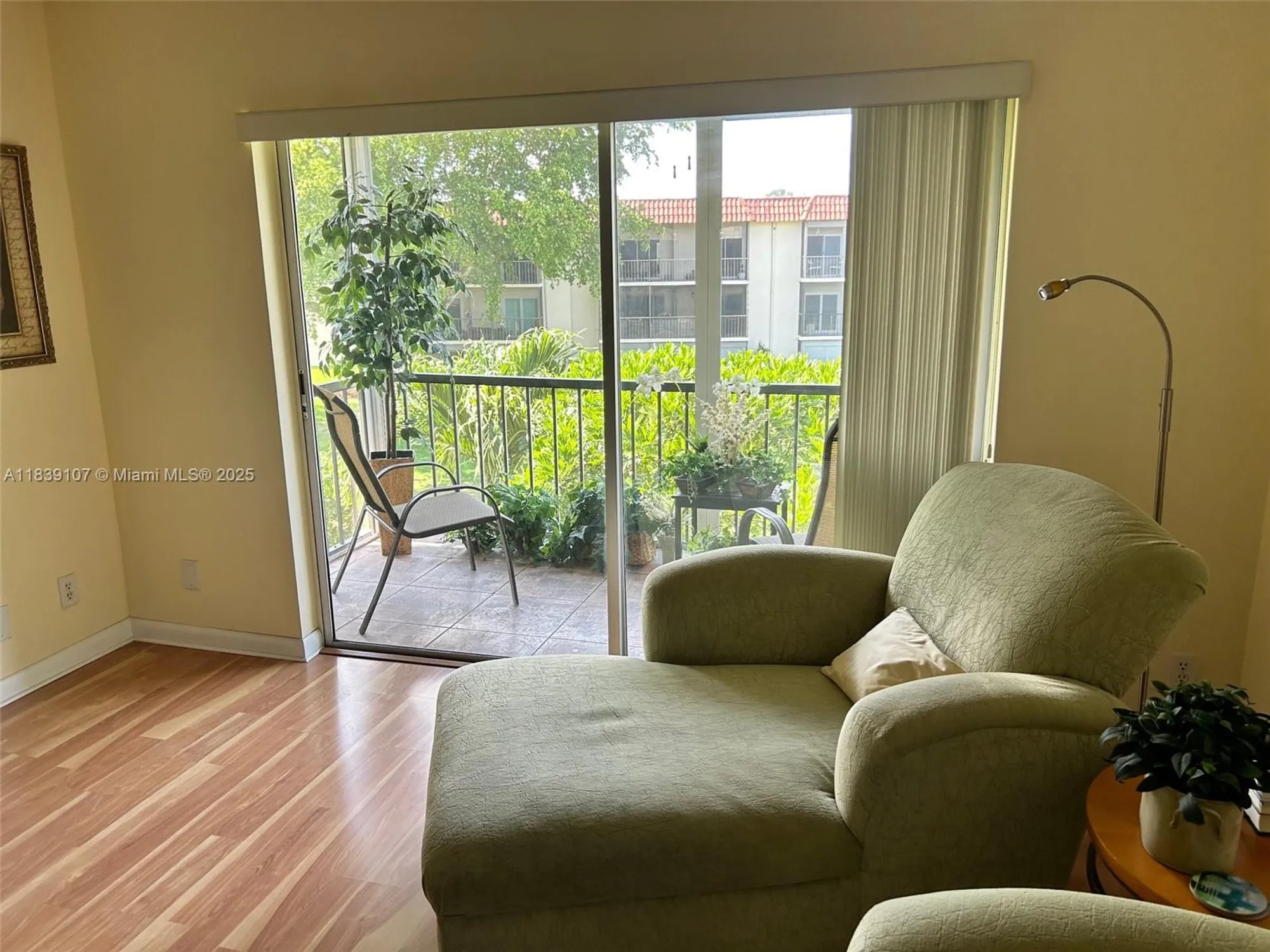Property Slideshow image 18 of 67 | 371 s hollybrook dr 308, Pembroke Pines, FL, 33025