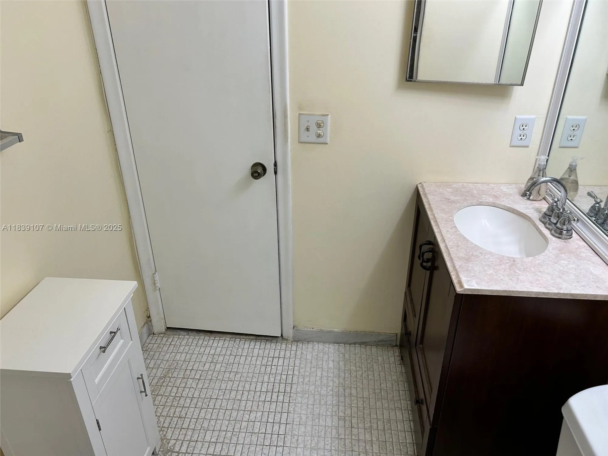 Property Slideshow image 32 of 67 | 371 s hollybrook dr 308, Pembroke Pines, FL, 33025
