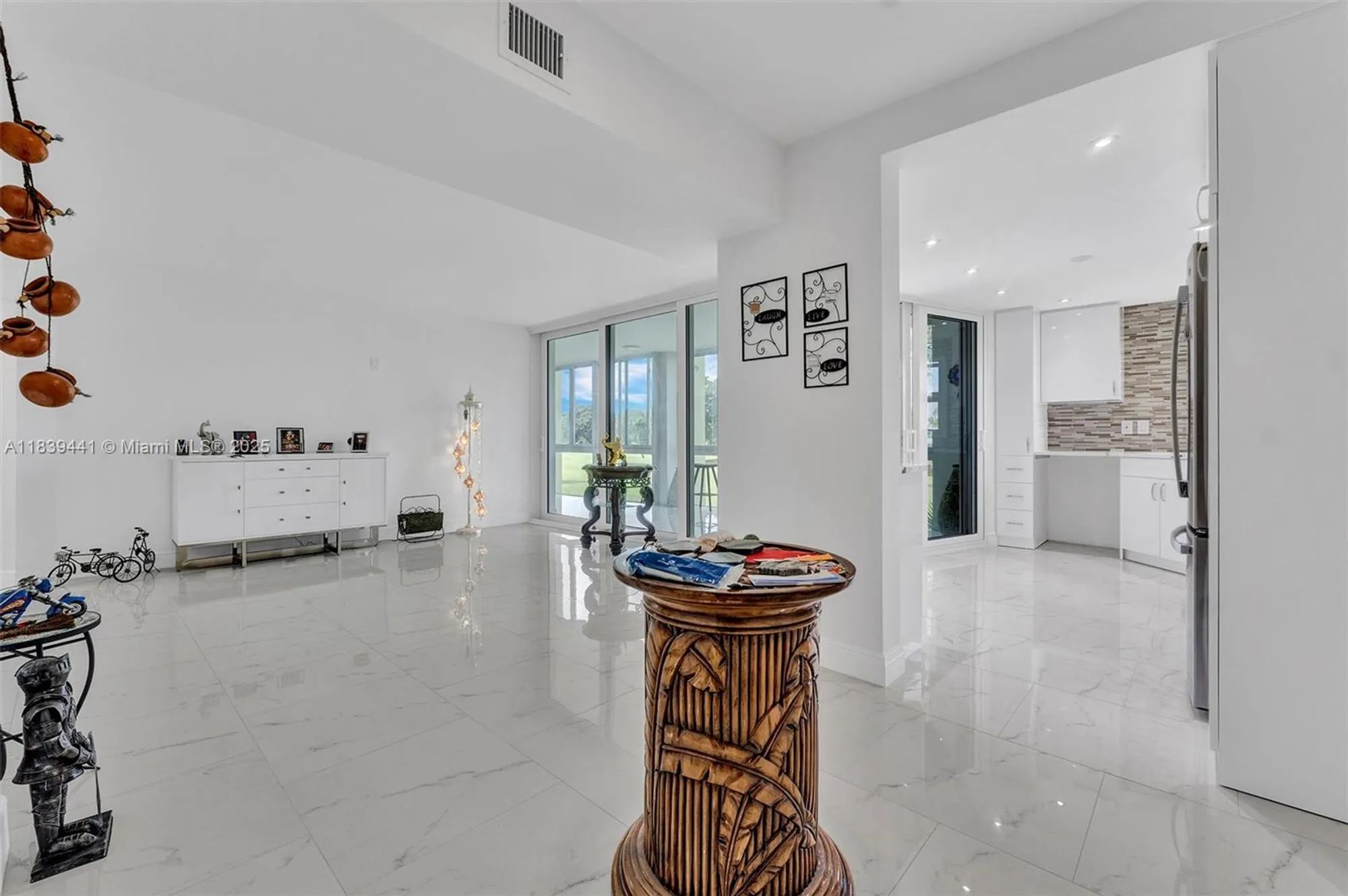 Property Slideshow image 16 of 60 | 3661 via poinciana apt 206, Lake Worth, FL, 33467