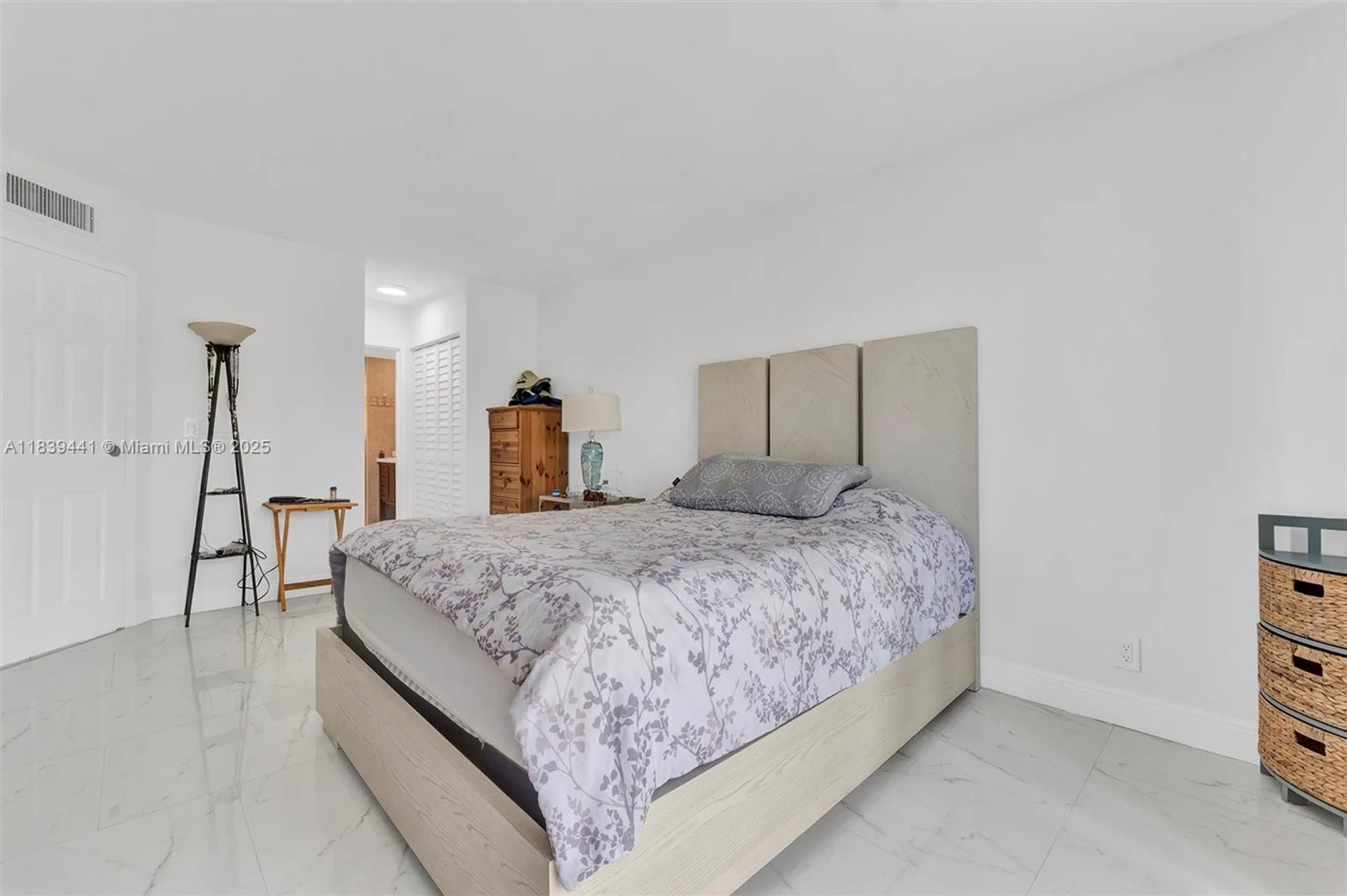 Property Slideshow image 19 of 60 | 3661 via poinciana apt 206, Lake Worth, FL, 33467