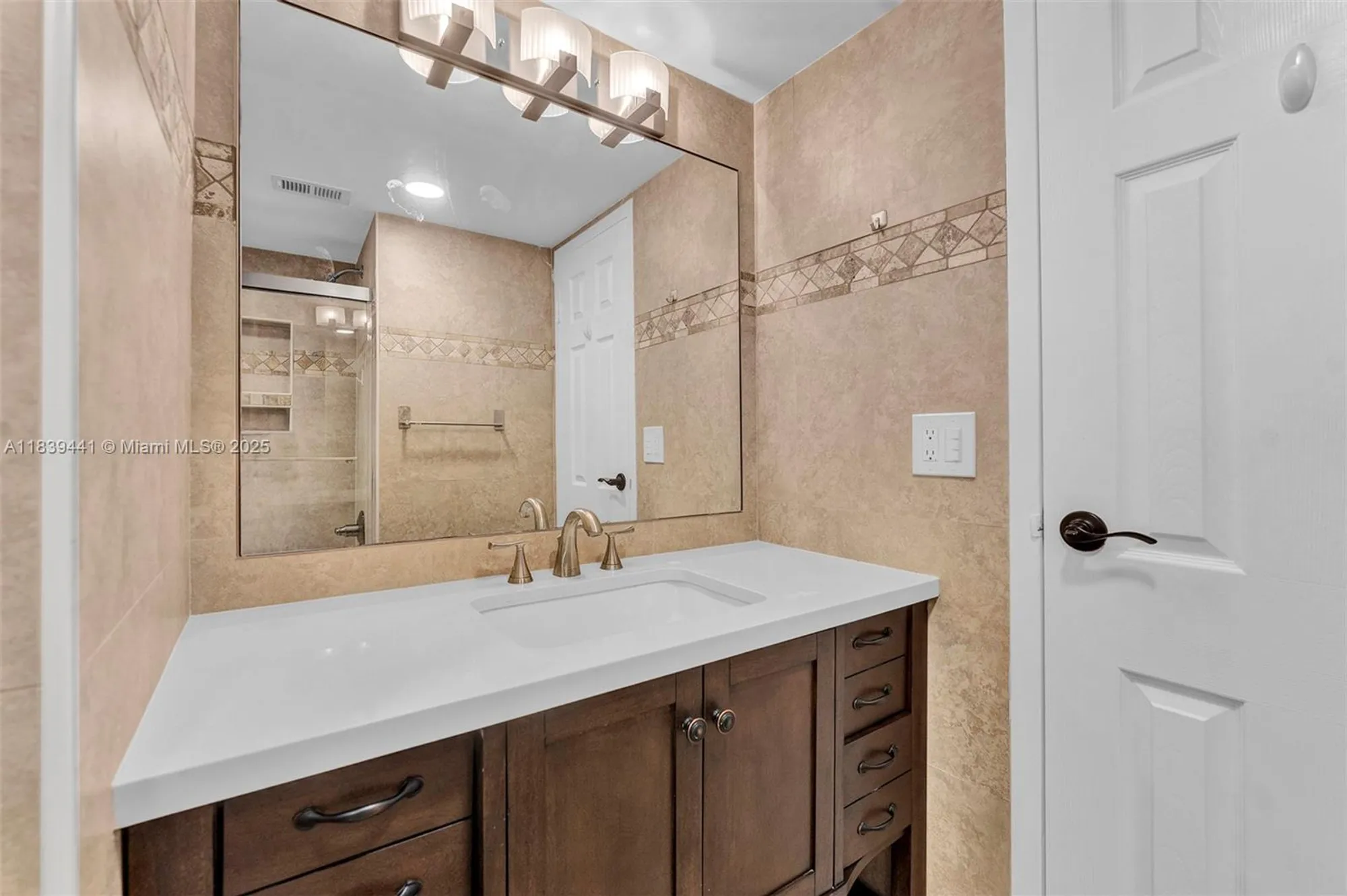 Property Slideshow image 24 of 60 | 3661 via poinciana apt 206, Lake Worth, FL, 33467