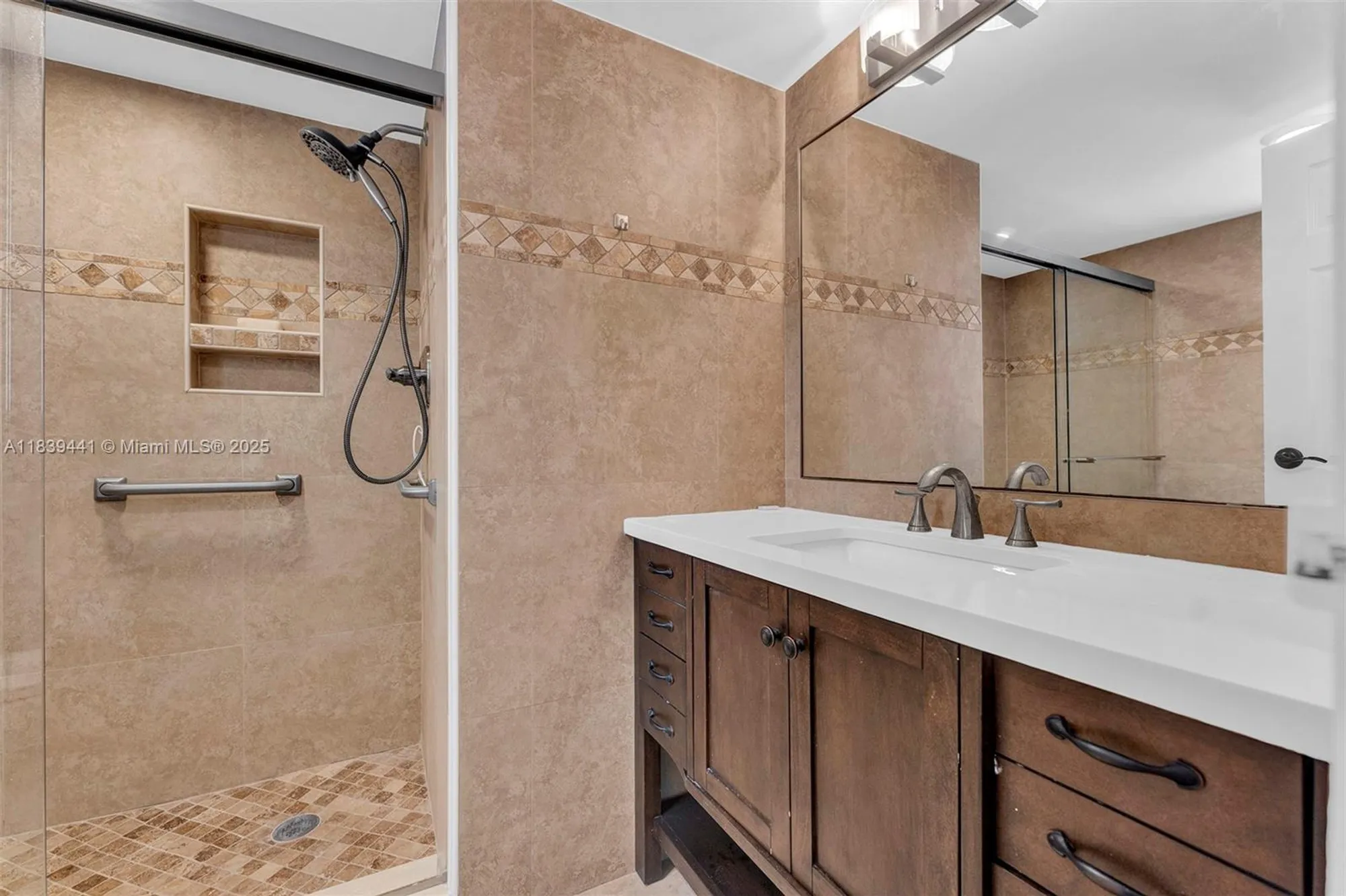 Property Slideshow image 28 of 60 | 3661 via poinciana apt 206, Lake Worth, FL, 33467