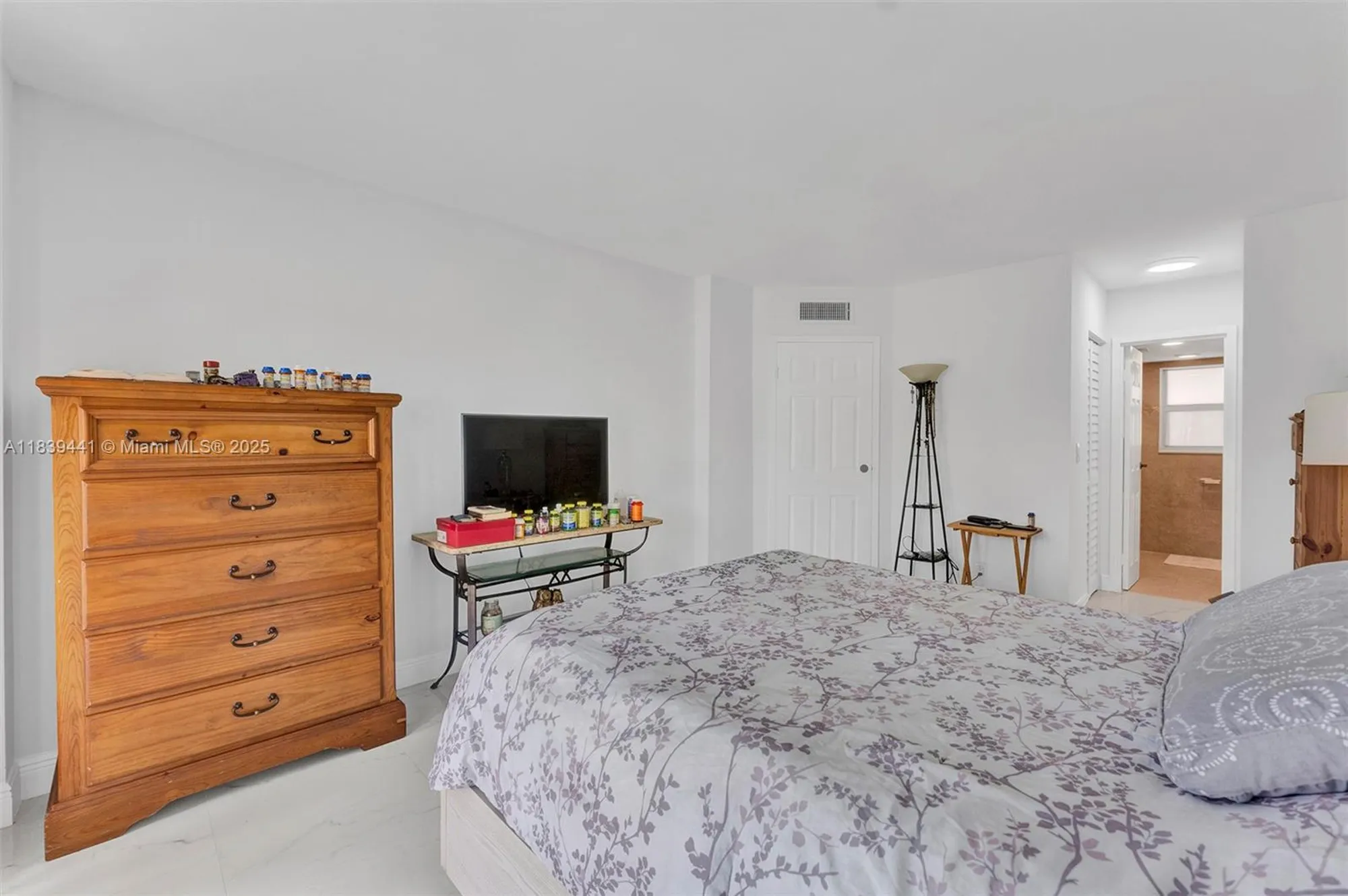 Property Slideshow image 20 of 60 | 3661 via poinciana apt 206, Lake Worth, FL, 33467