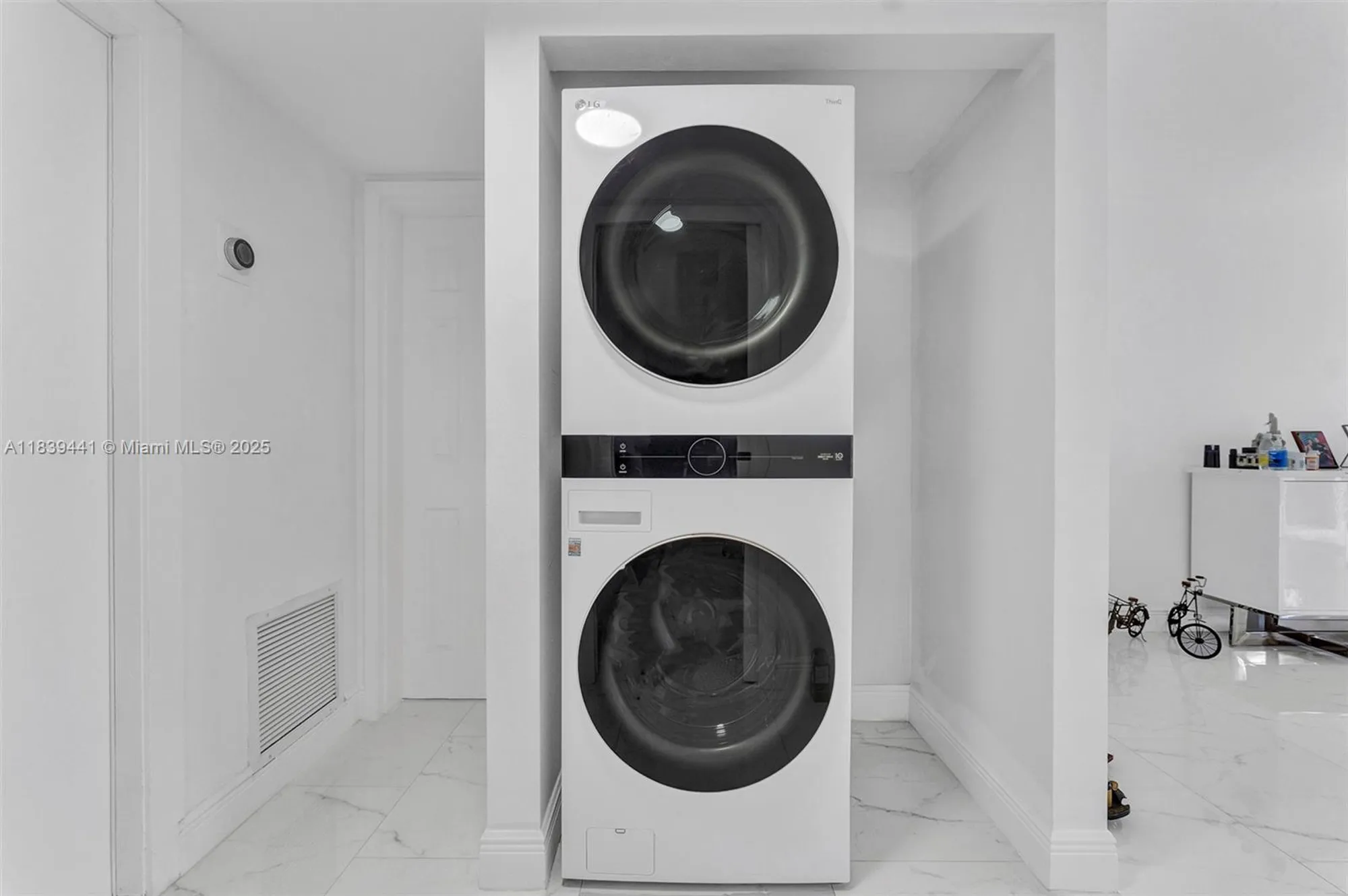 Property Slideshow image 32 of 60 | 3661 via poinciana apt 206, Lake Worth, FL, 33467