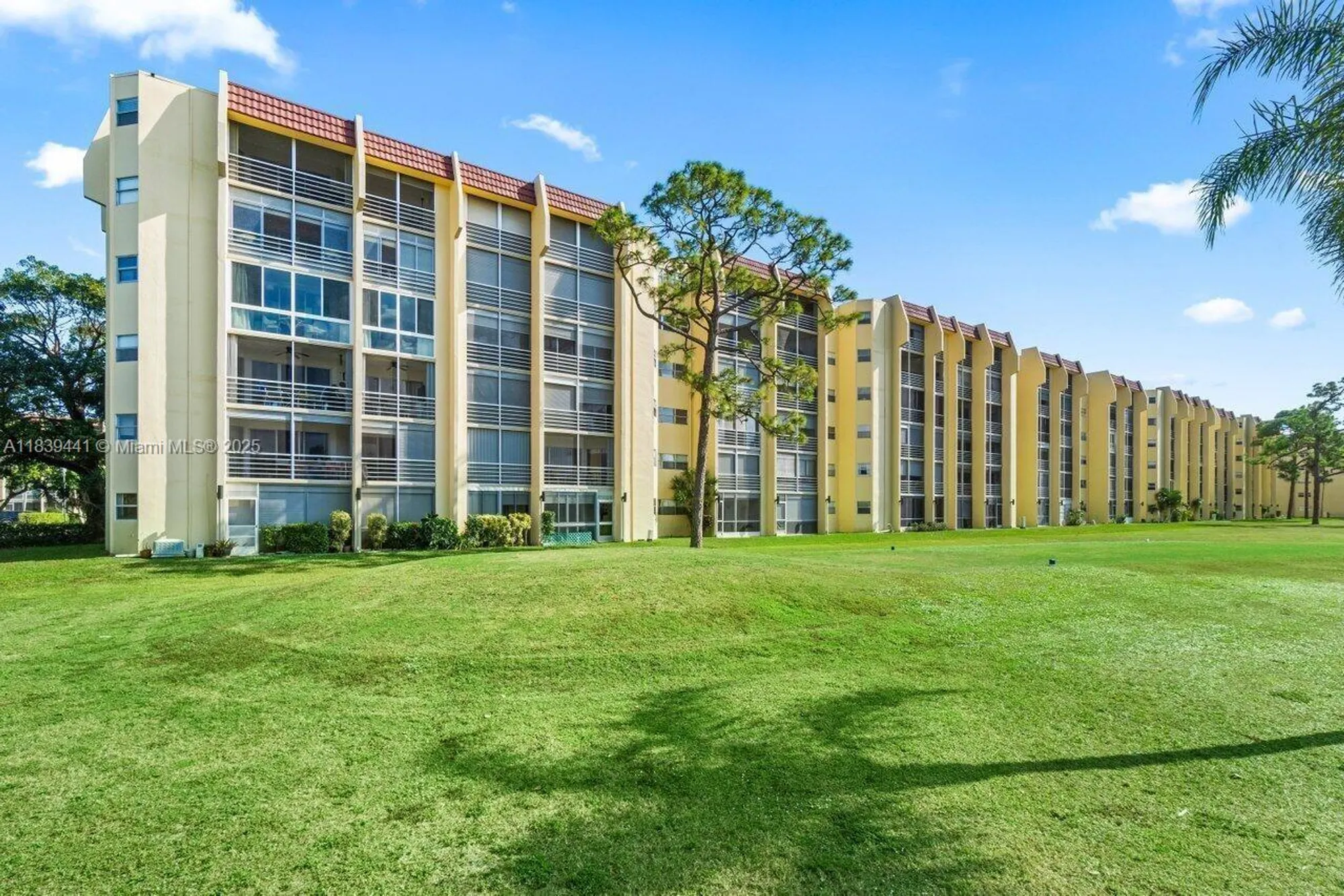Property Slideshow image 49 of 60 | 3661 via poinciana apt 206, Lake Worth, FL, 33467