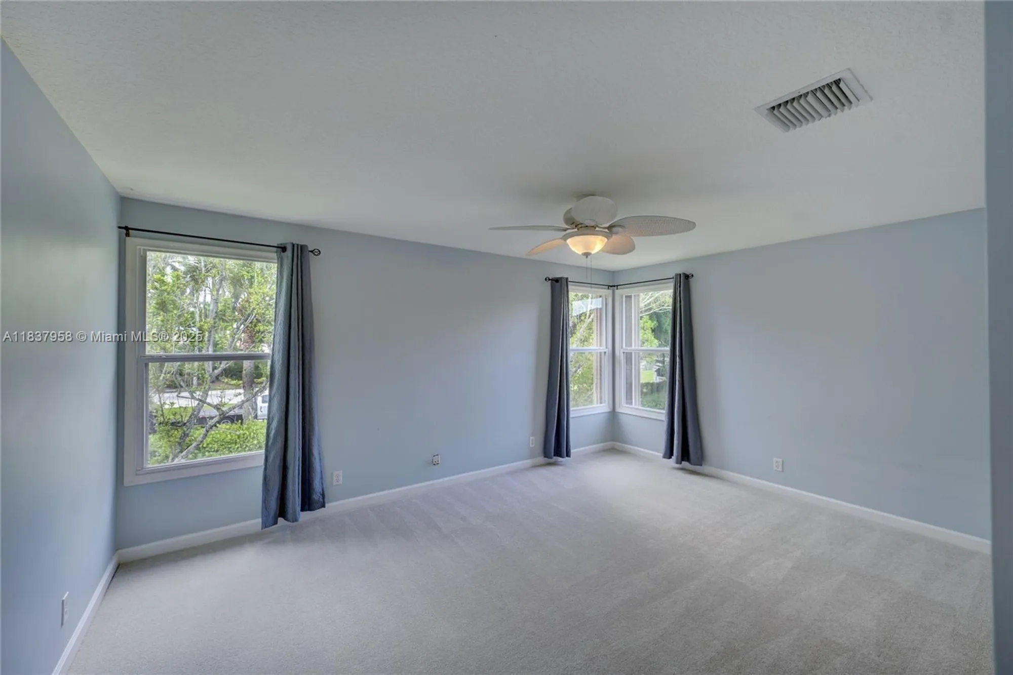 Property Slideshow image 12 of 26 | 7062 brunswick cir, Boynton Beach, FL, 33472