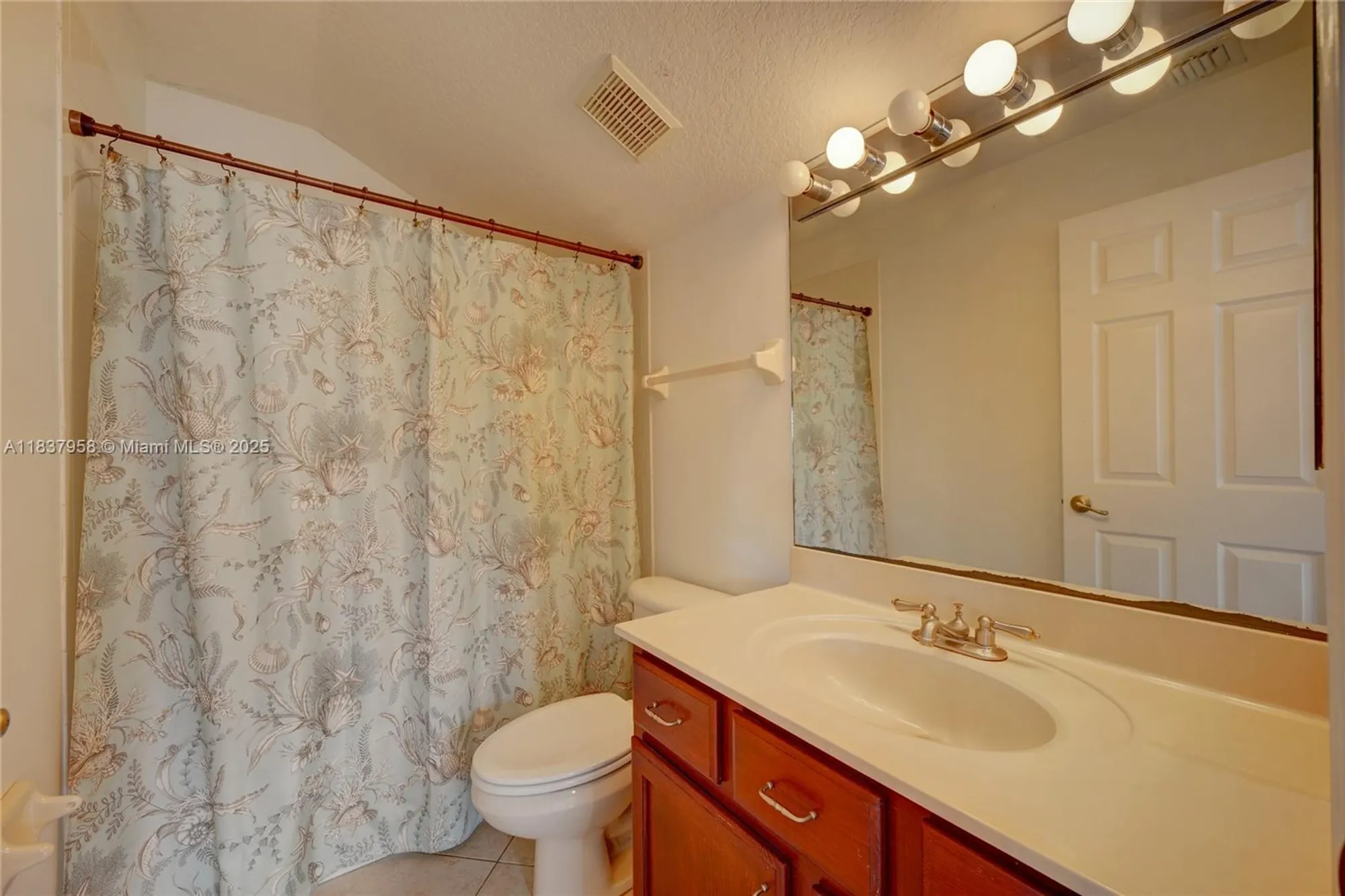 Property Slideshow image 9 of 26 | 7062 brunswick cir, Boynton Beach, FL, 33472