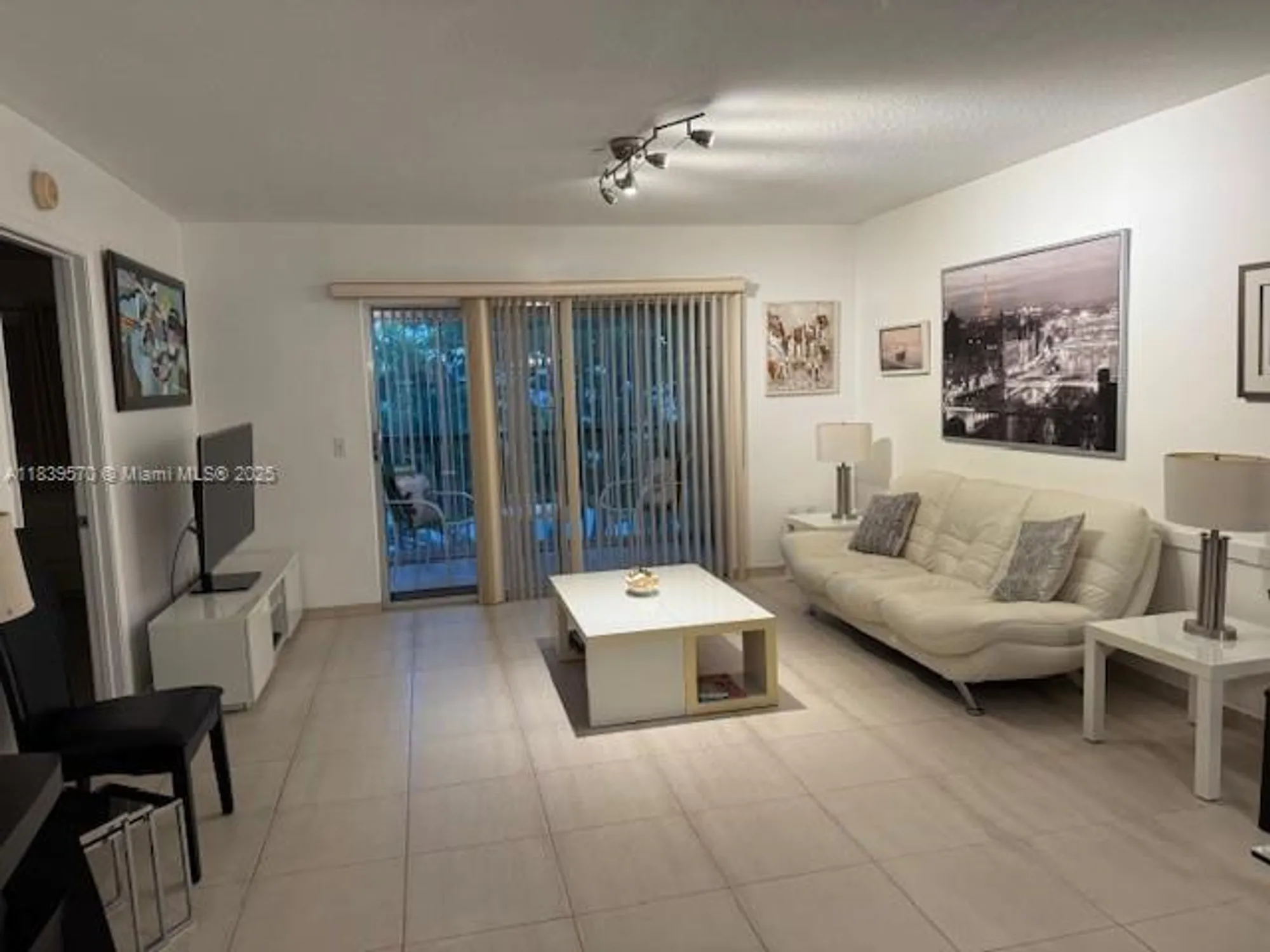 Property Slideshow image 1 of 33 | 901 sw 141st ave 405m, Pembroke Pines, FL, 33027