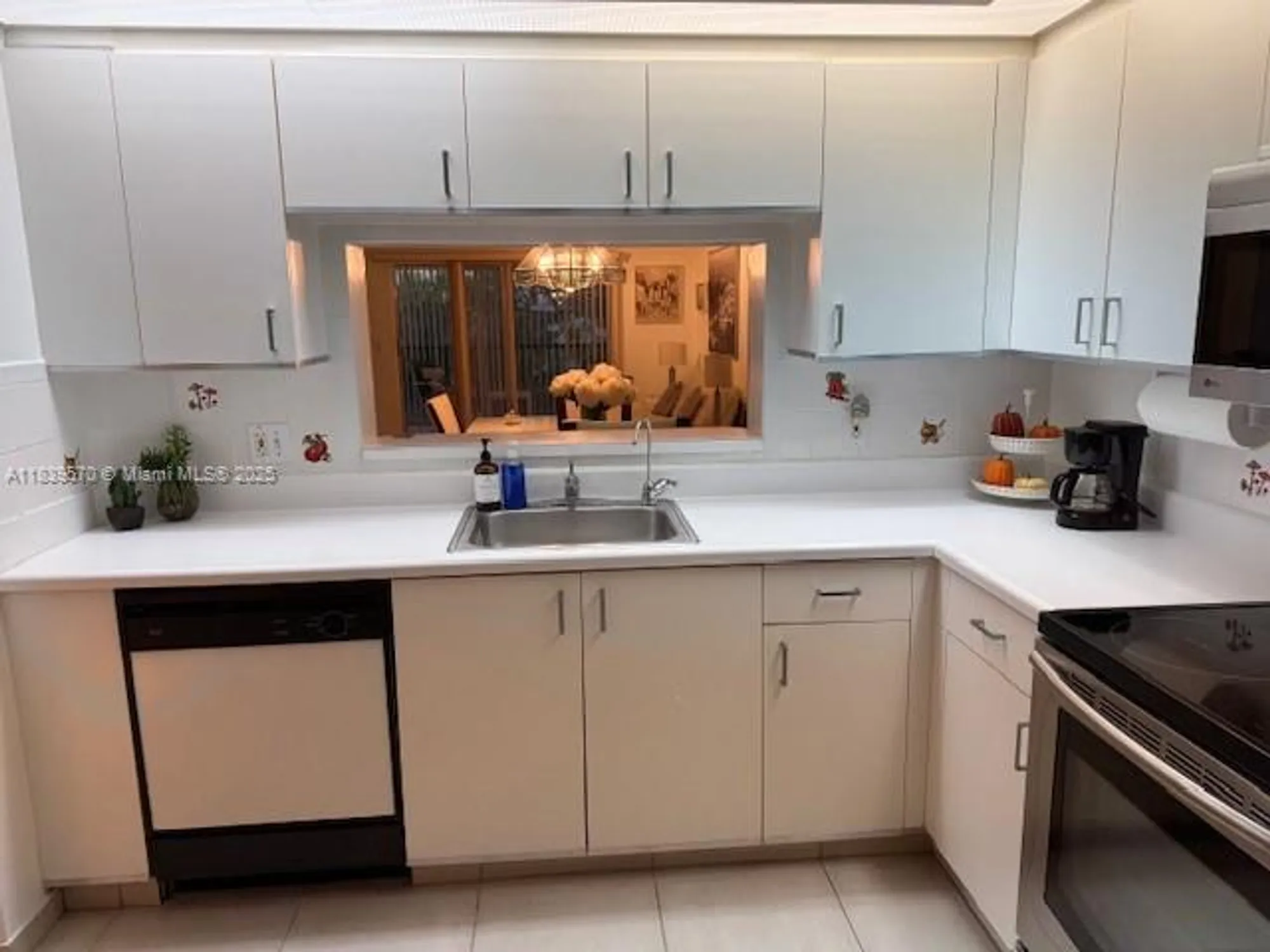 Property Slideshow image 22 of 33 | 901 sw 141st ave 405m, Pembroke Pines, FL, 33027