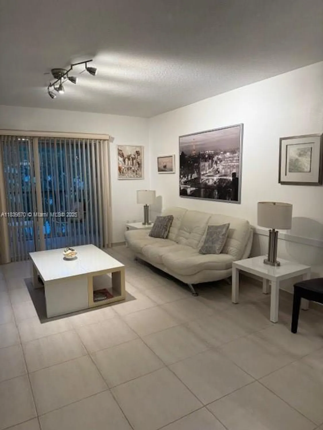 Property Slideshow image 23 of 33 | 901 sw 141st ave 405m, Pembroke Pines, FL, 33027