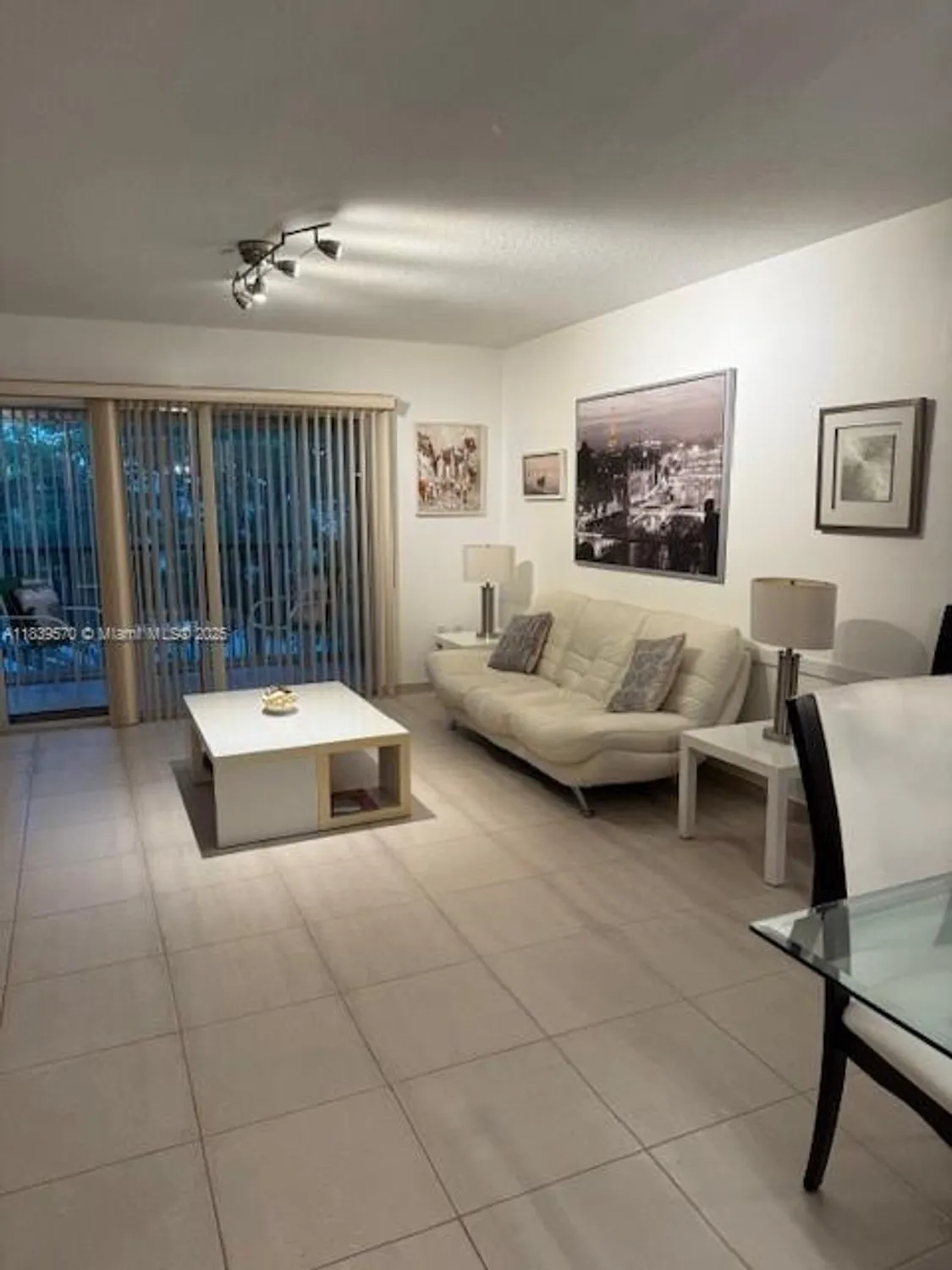 Property Slideshow image 8 of 33 | 901 sw 141st ave 405m, Pembroke Pines, FL, 33027