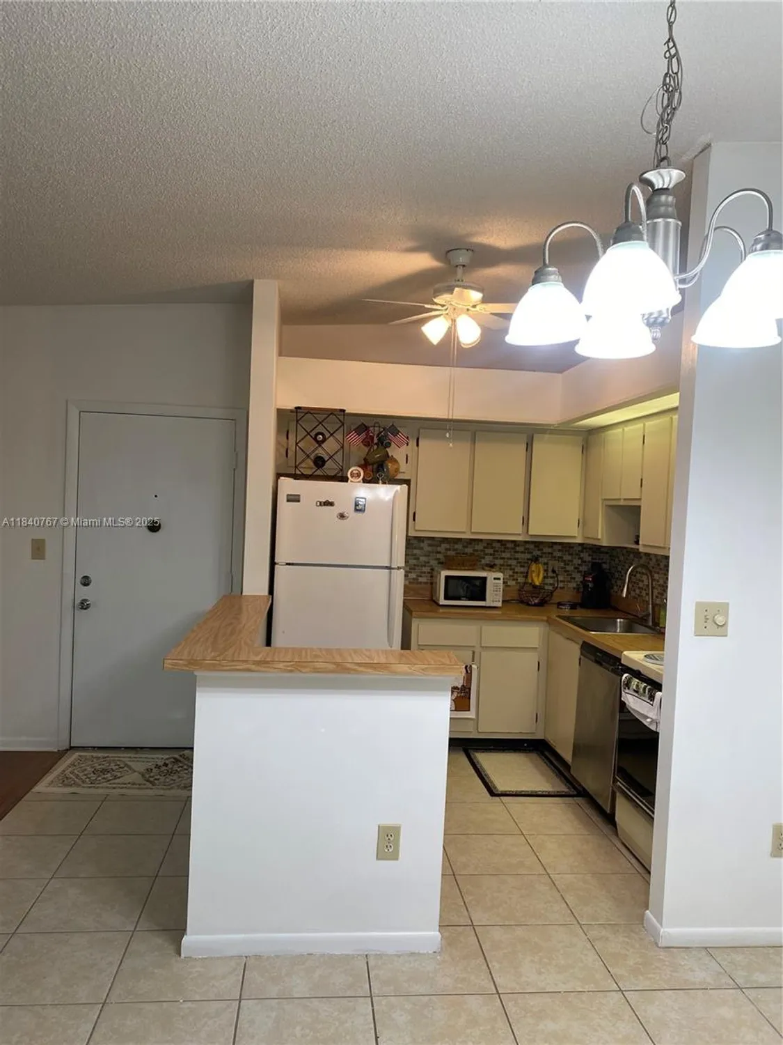 Property Slideshow image 8 of 15 | 10407 e clairmont cir 210, Tamarac, FL, 33321