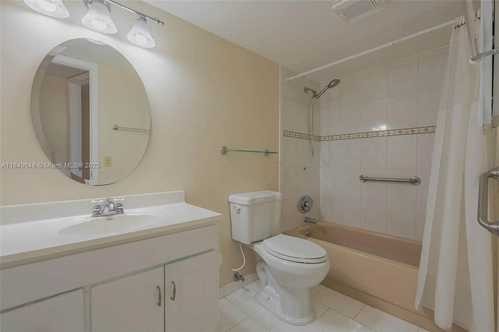 Property Slideshow image 17 of 39 | 3581 inverrary dr apt 308, Lauderhill, FL, 33319
