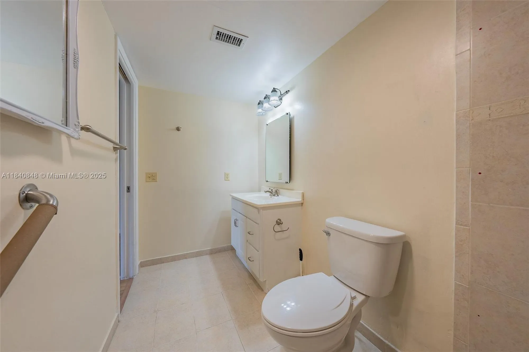 Property Slideshow image 26 of 39 | 3581 inverrary dr apt 308, Lauderhill, FL, 33319