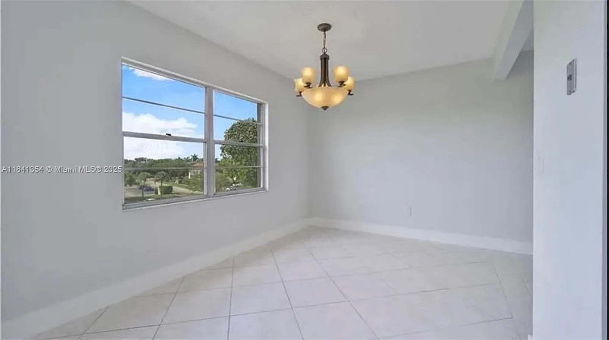 Property Slideshow image 5 of 53 | 13450 sw 3rd st 401d, Pembroke Pines, FL, 33027