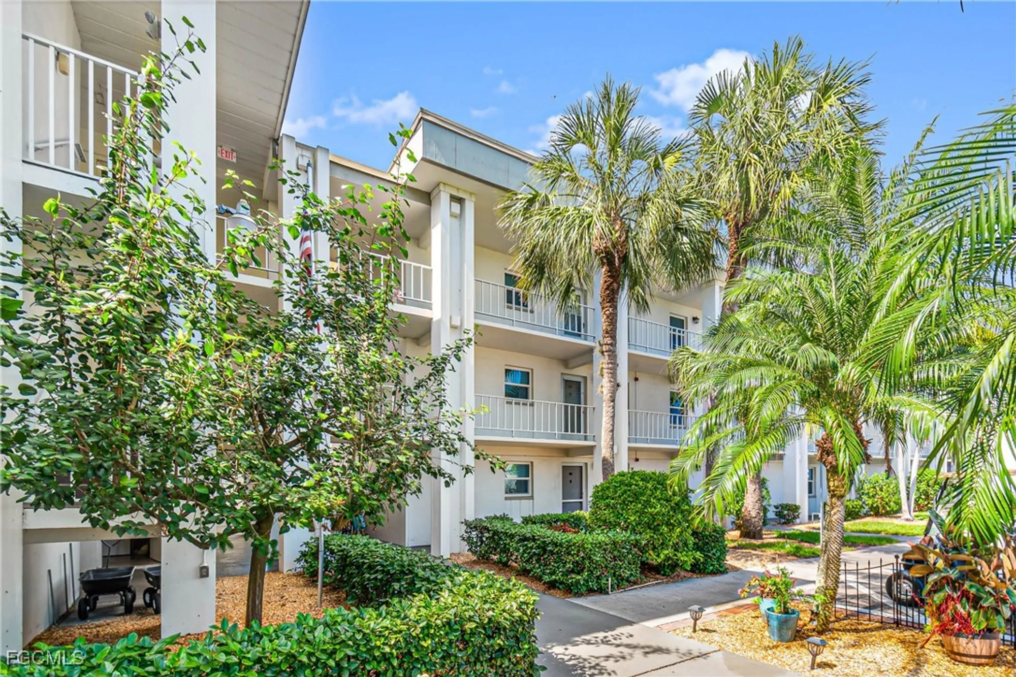 Property Slideshow image 14 of 27 | 1724 pine valley dr apt 318, Fort Myers, FL, 33907